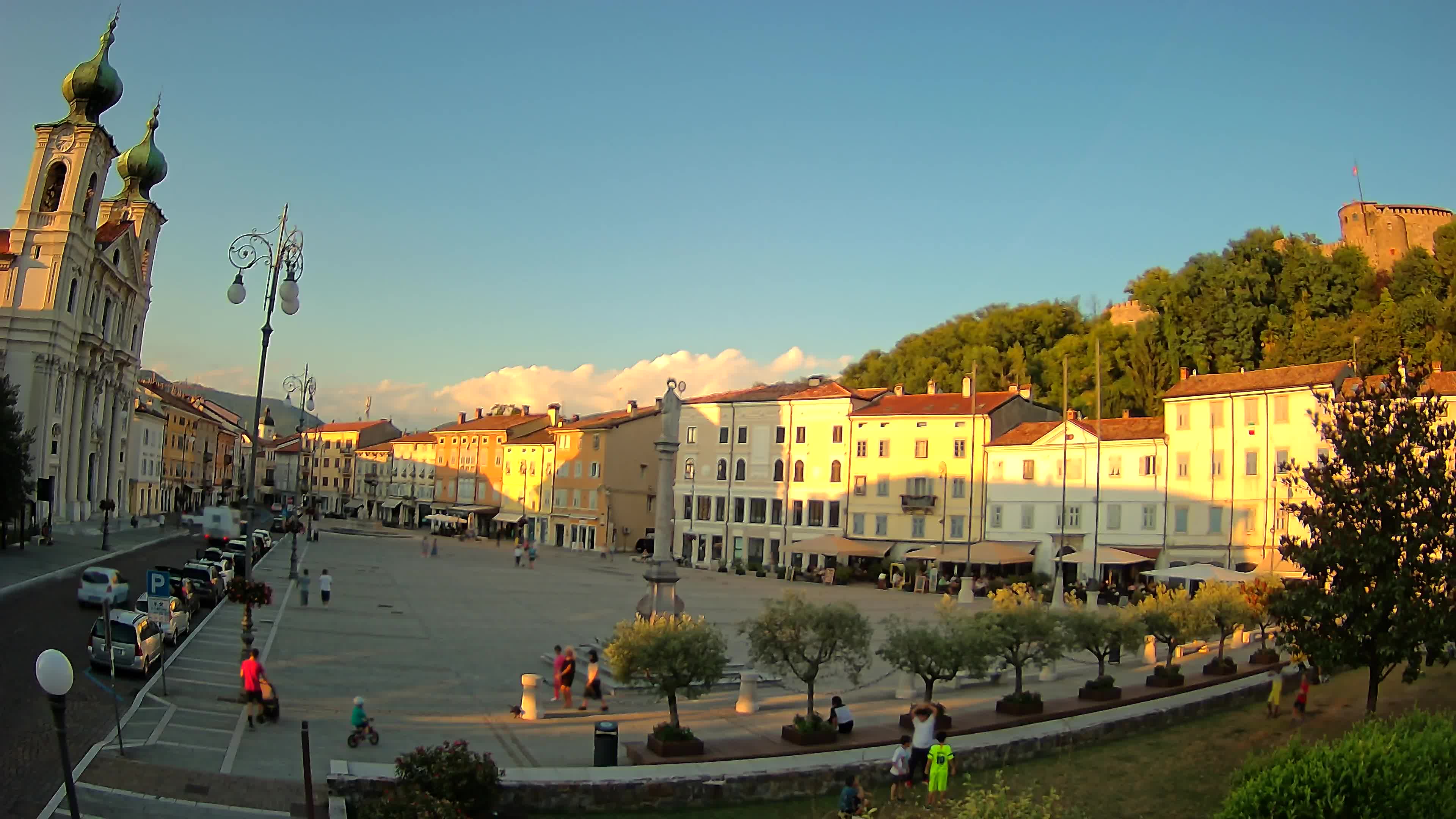 Gorizia Piazza della Vittoria e chiesa di S. Ignazio