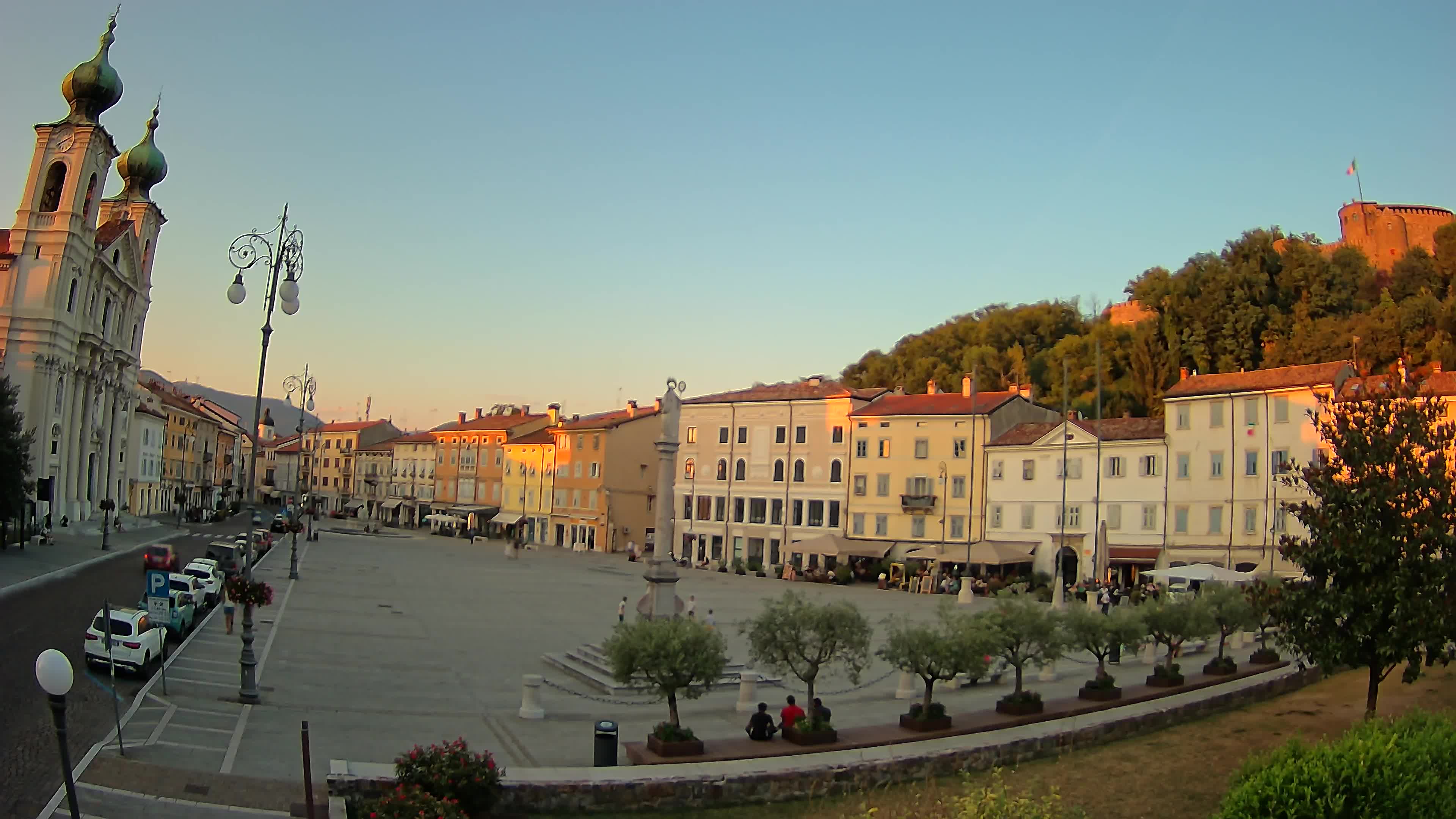 Gorizia Piazza della Vittoria e chiesa di S. Ignazio