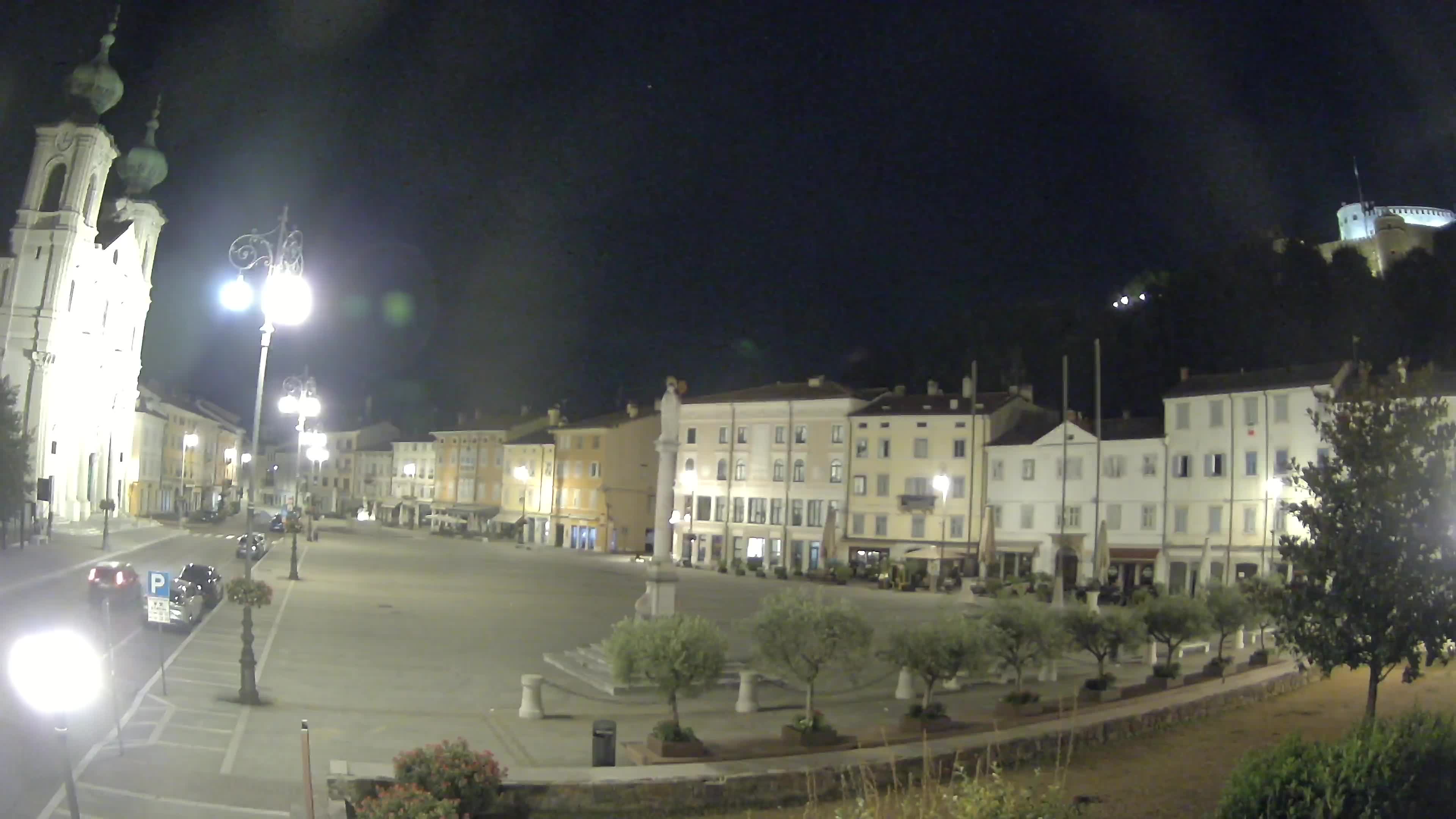 Gorizia Piazza della Vittoria e chiesa di S. Ignazio