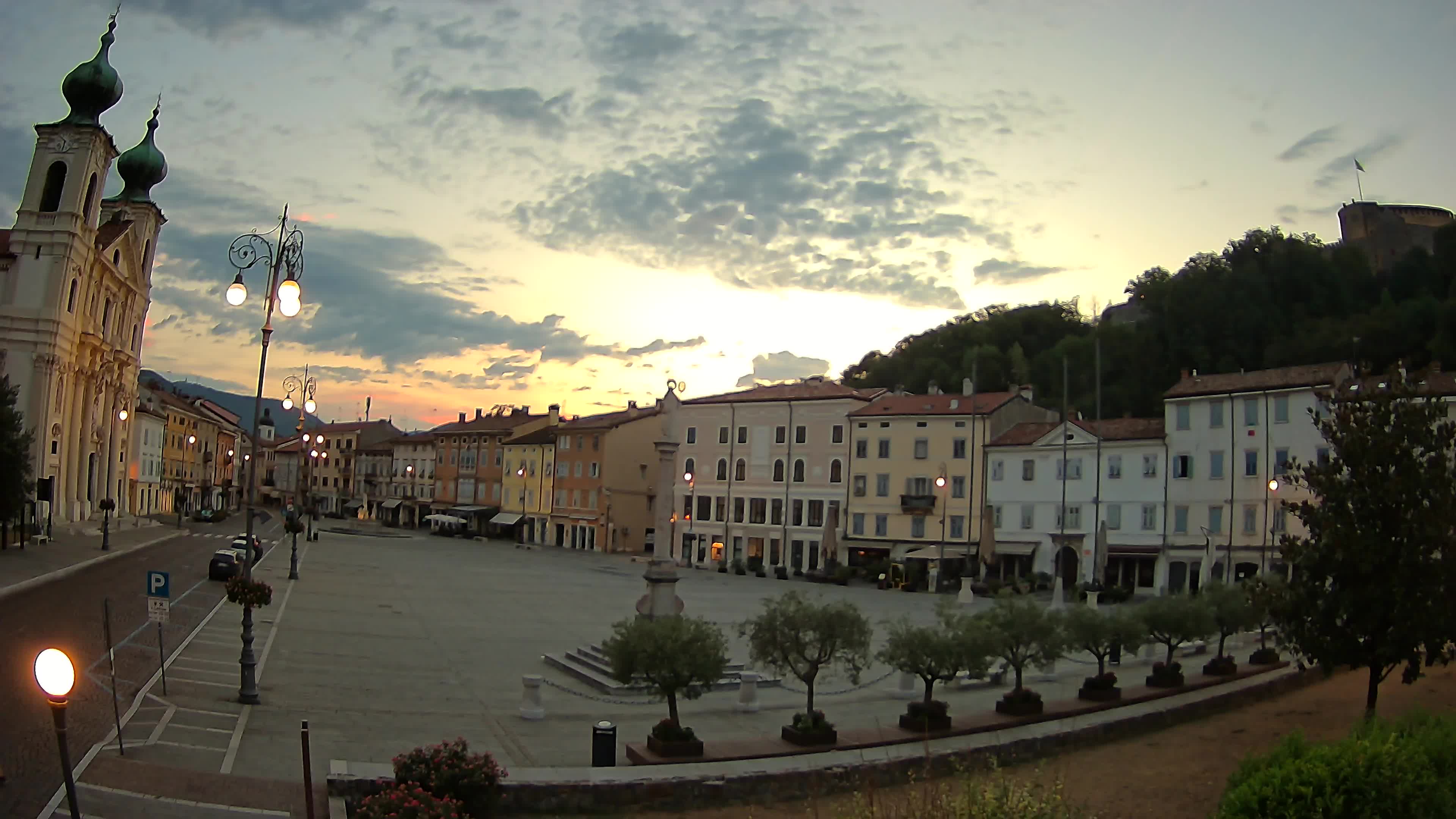 Gorizia Piazza della Vittoria e chiesa di S. Ignazio