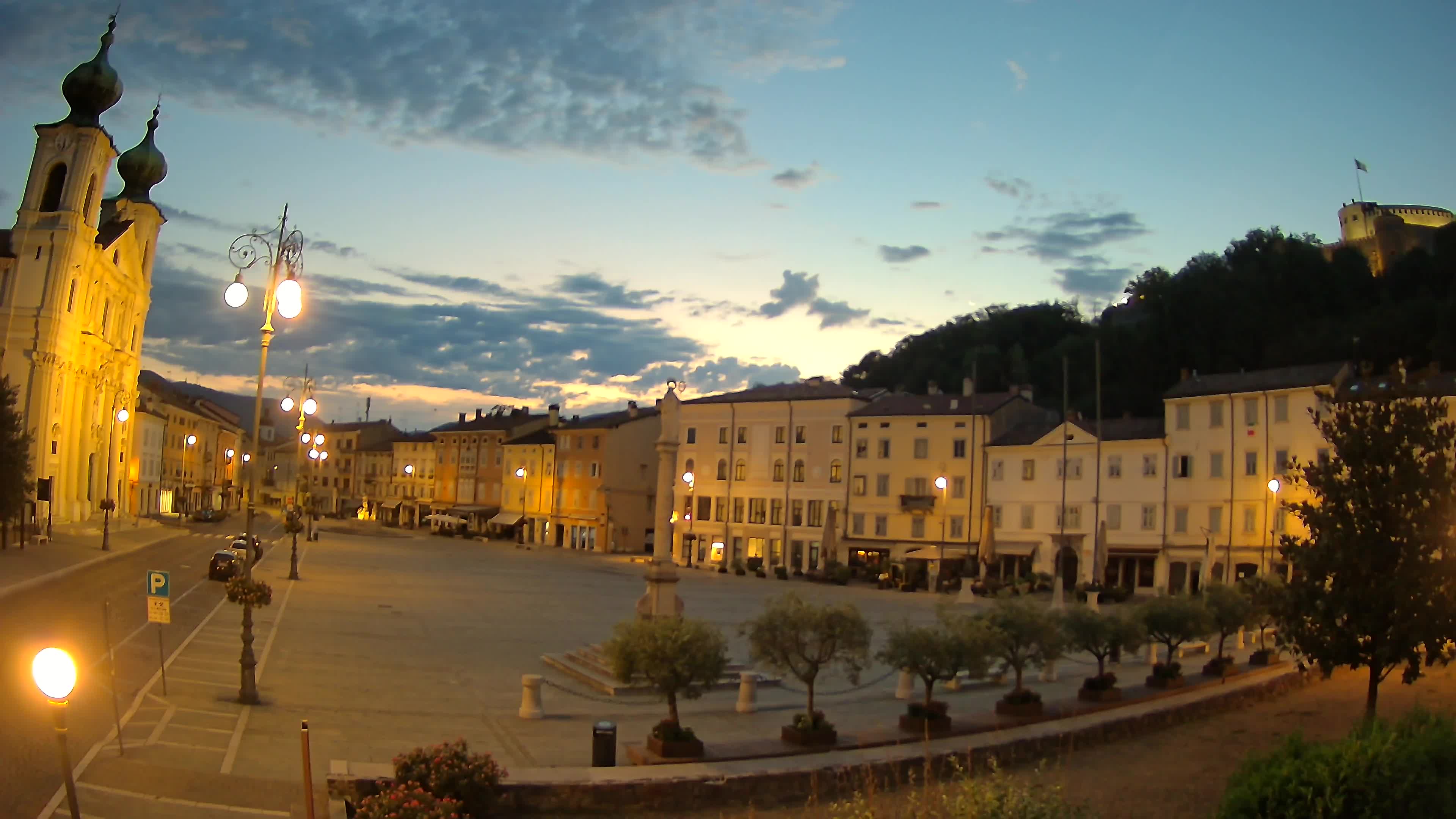 Gorizia Piazza della Vittoria e chiesa di S. Ignazio