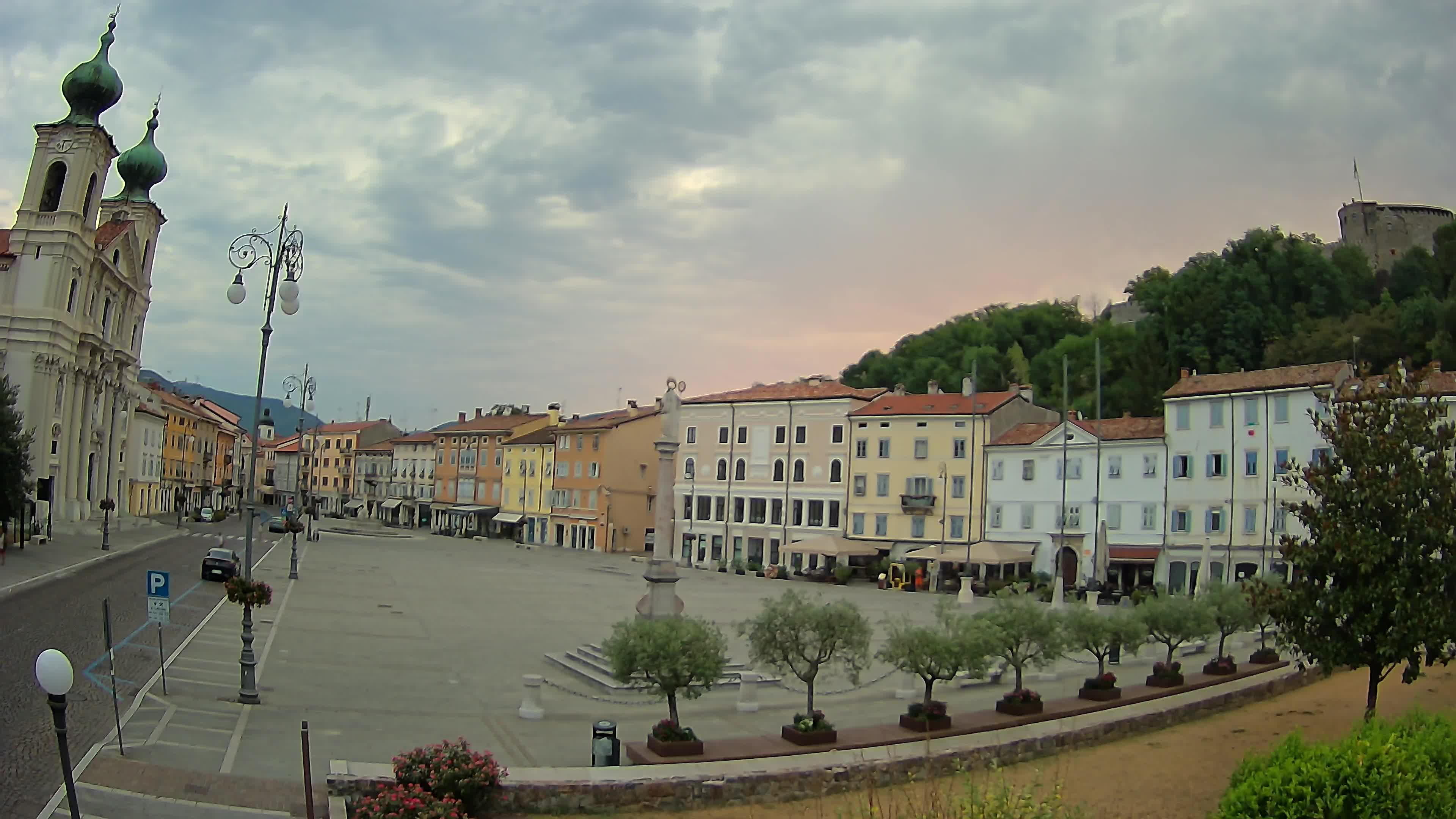 Gorizia Piazza della Vittoria e chiesa di S. Ignazio