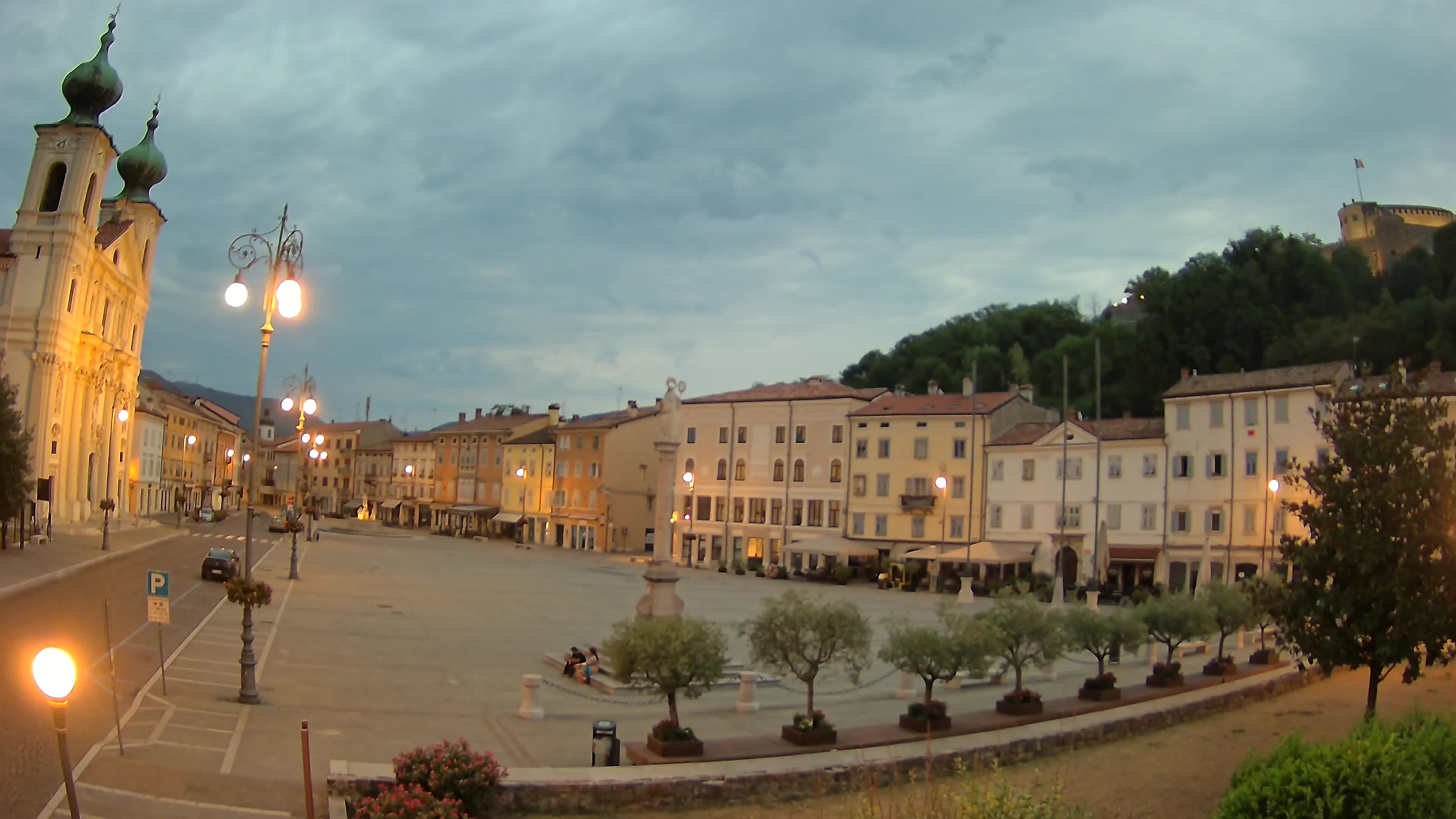 Gorizia Piazza della Vittoria e chiesa di S. Ignazio