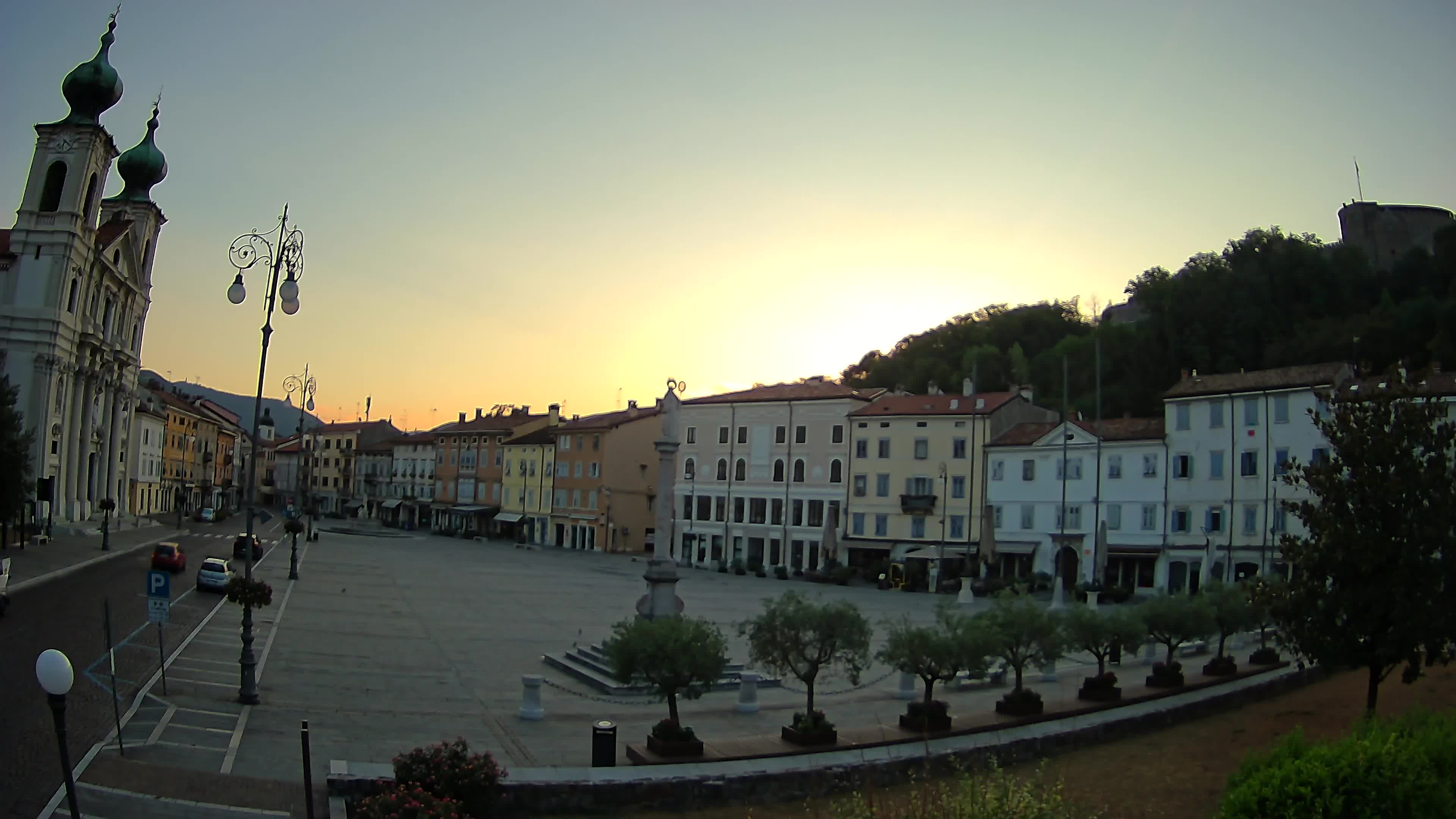 Gorizia Piazza della Vittoria e chiesa di S. Ignazio