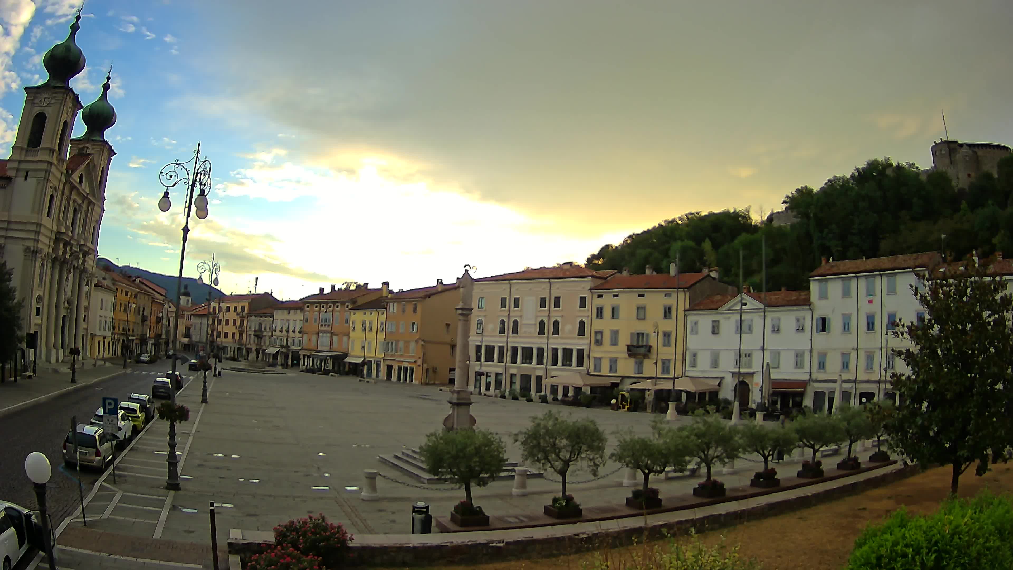 Gorizia Piazza della Vittoria e chiesa di S. Ignazio