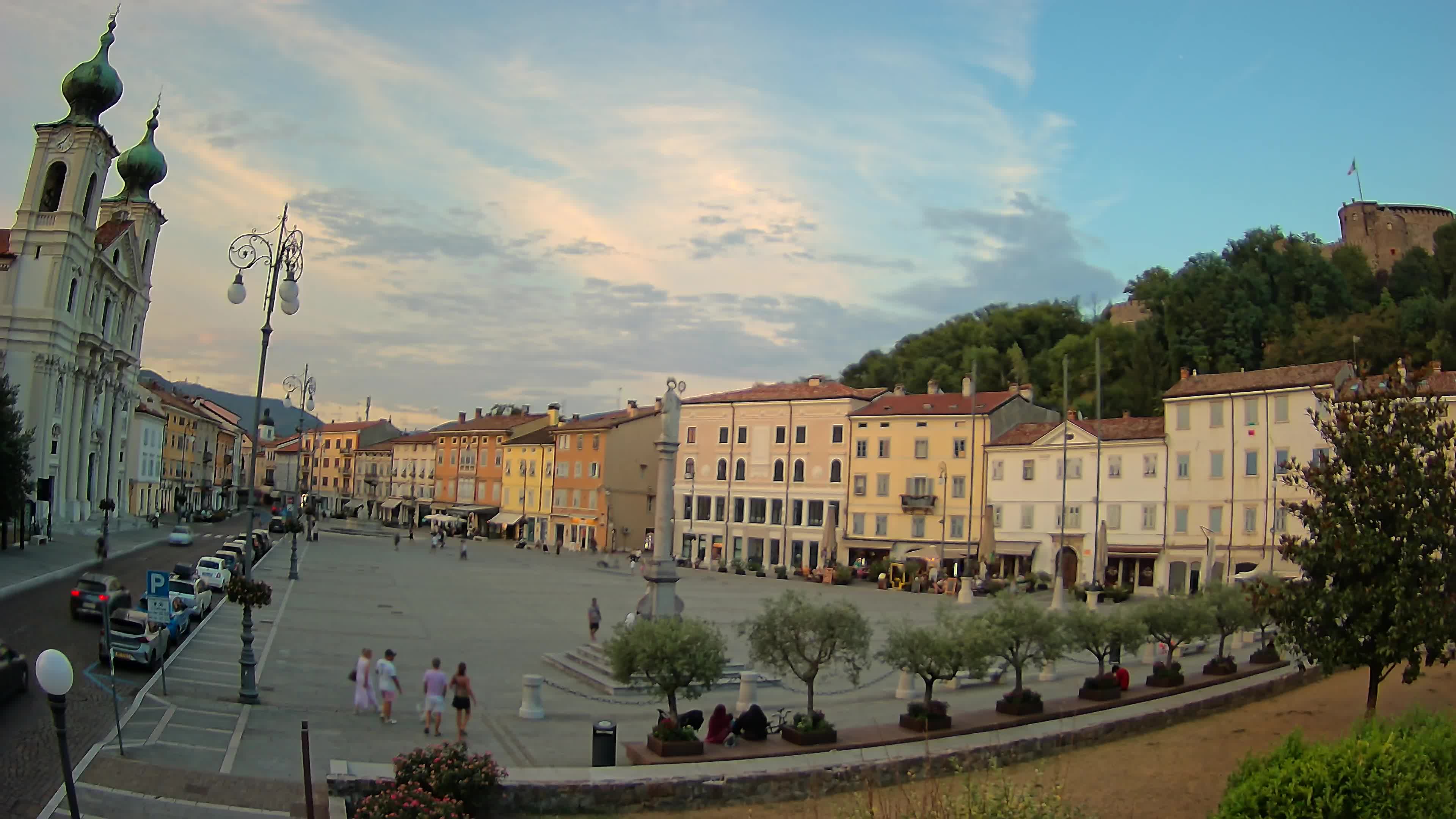 Gorizia Piazza della Vittoria e chiesa di S. Ignazio