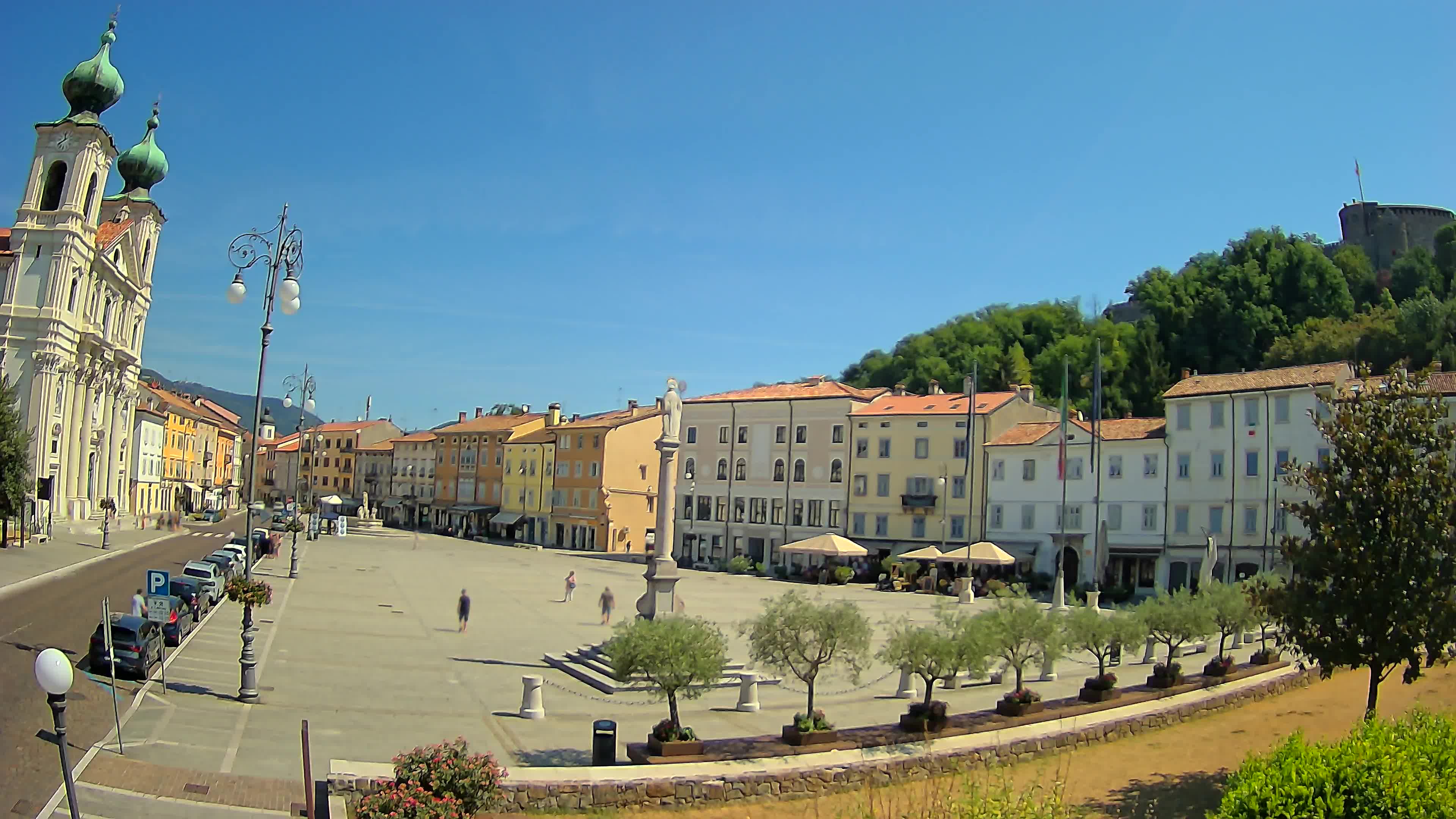 Kamera Gorica Travnik in cerkev sv. Ignacija