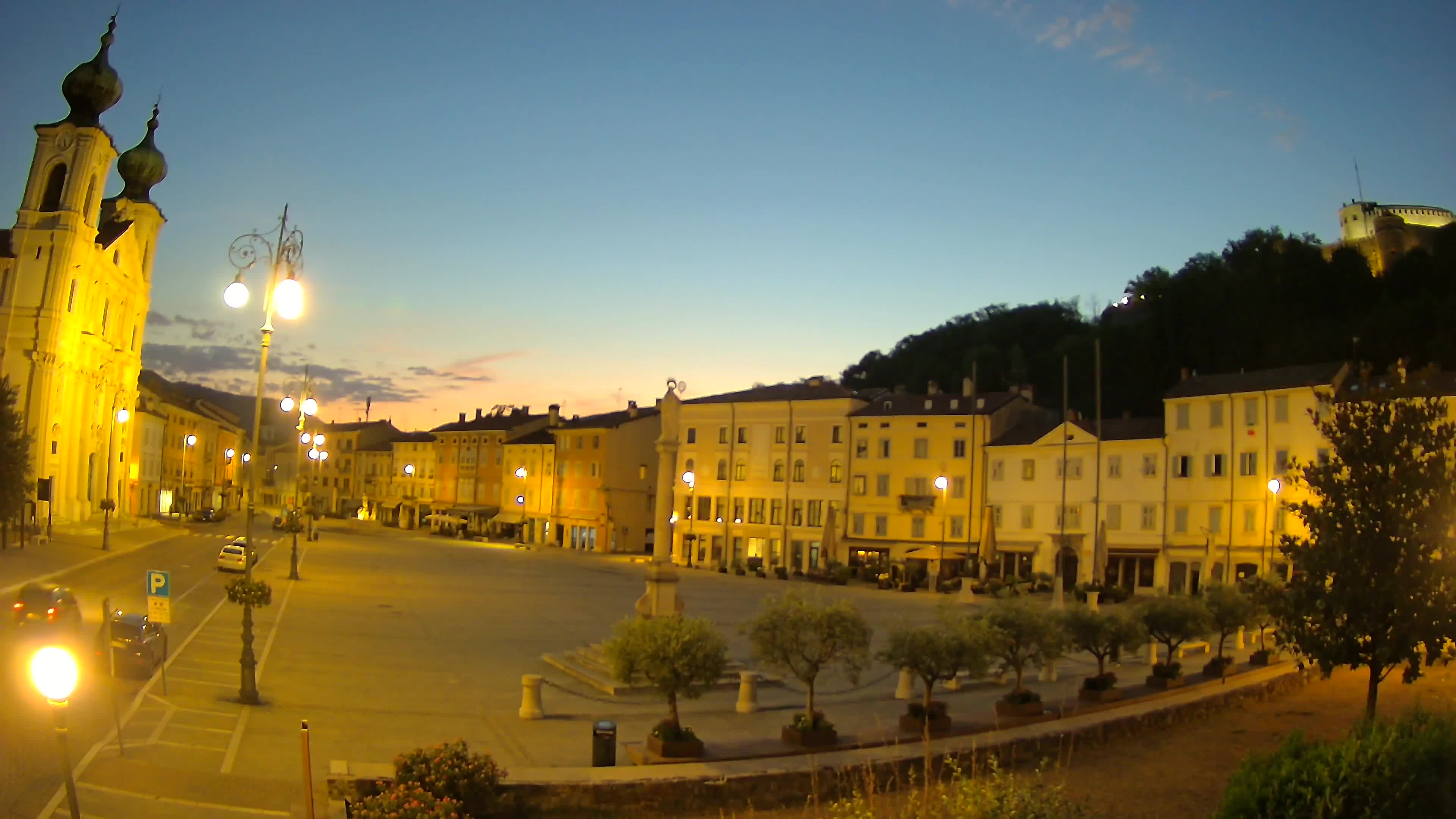 Gorizia Piazza della Vittoria e chiesa di S. Ignazio