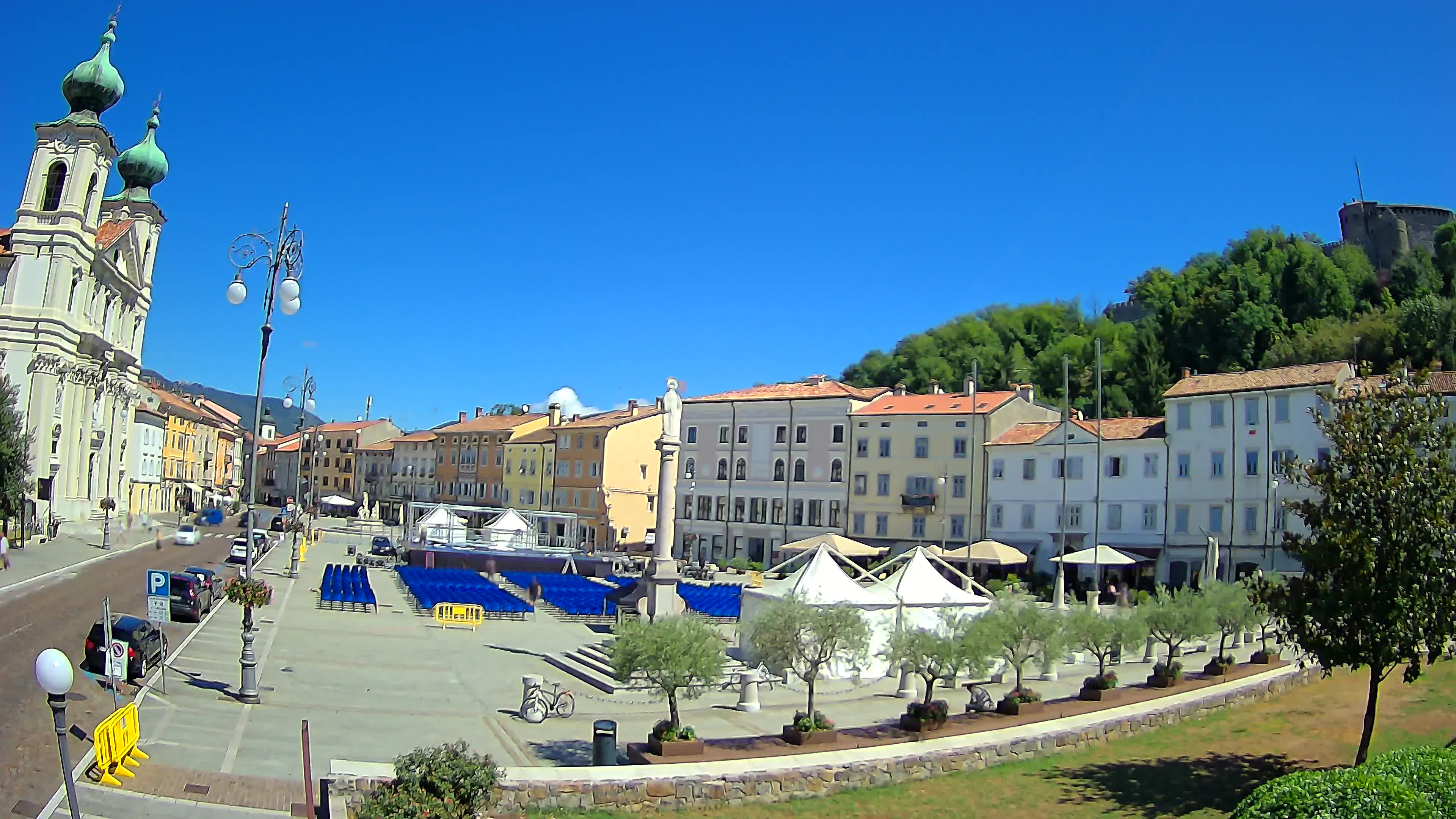 Gorizia – Plaza Vittoria – iglesia de San Pedro. Ignacio