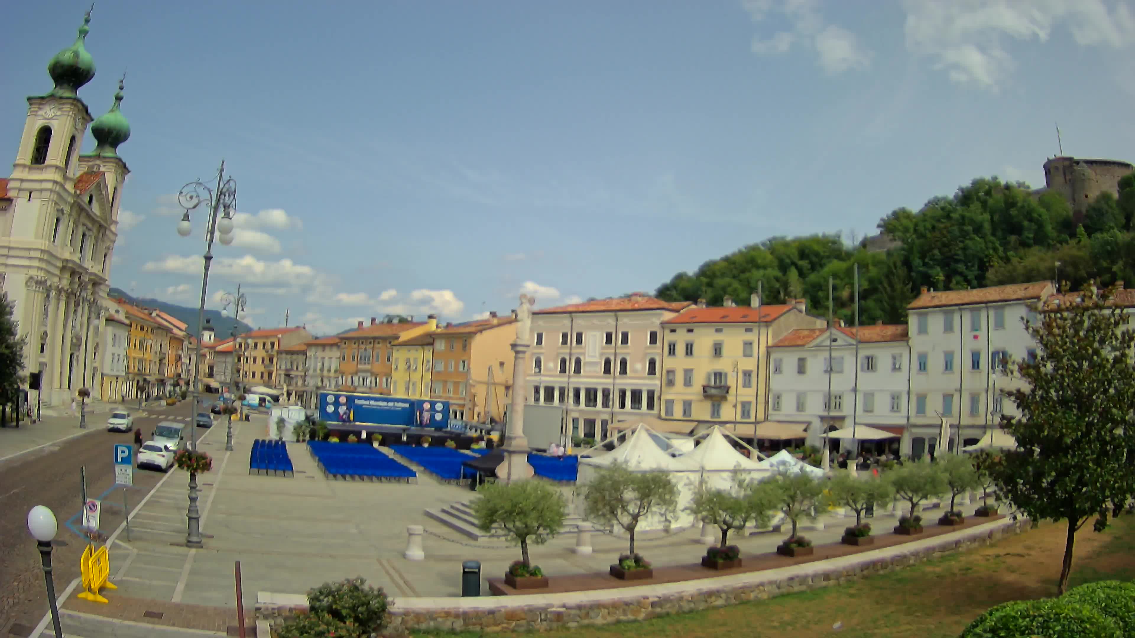 Kamera Gorica Travnik in cerkev sv. Ignacija