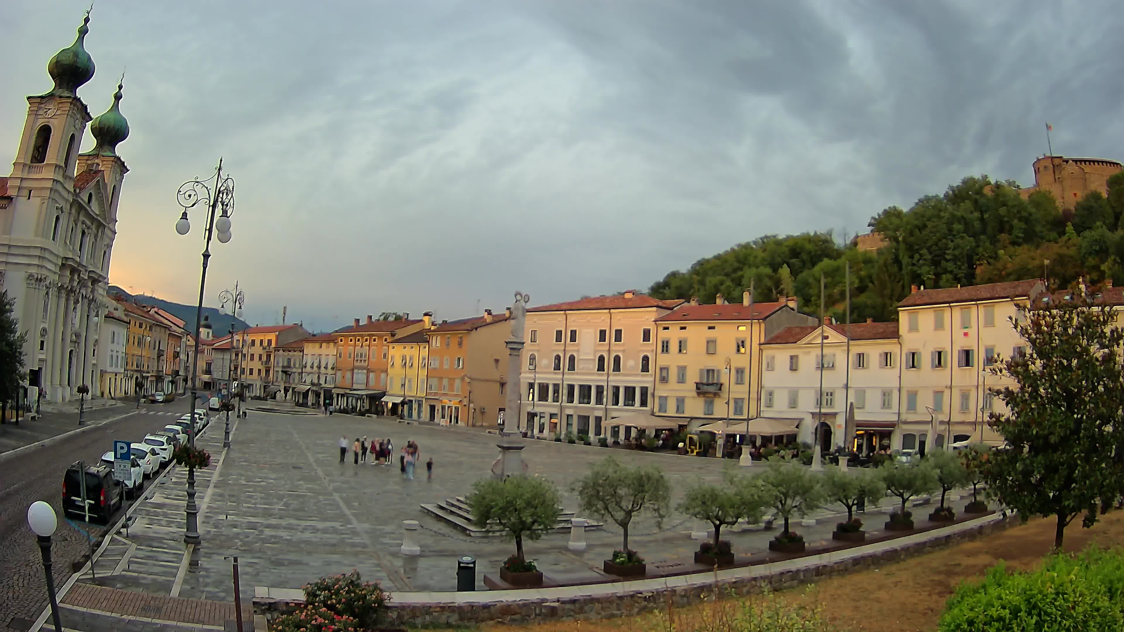 Gorizia Piazza della Vittoria e chiesa di S. Ignazio