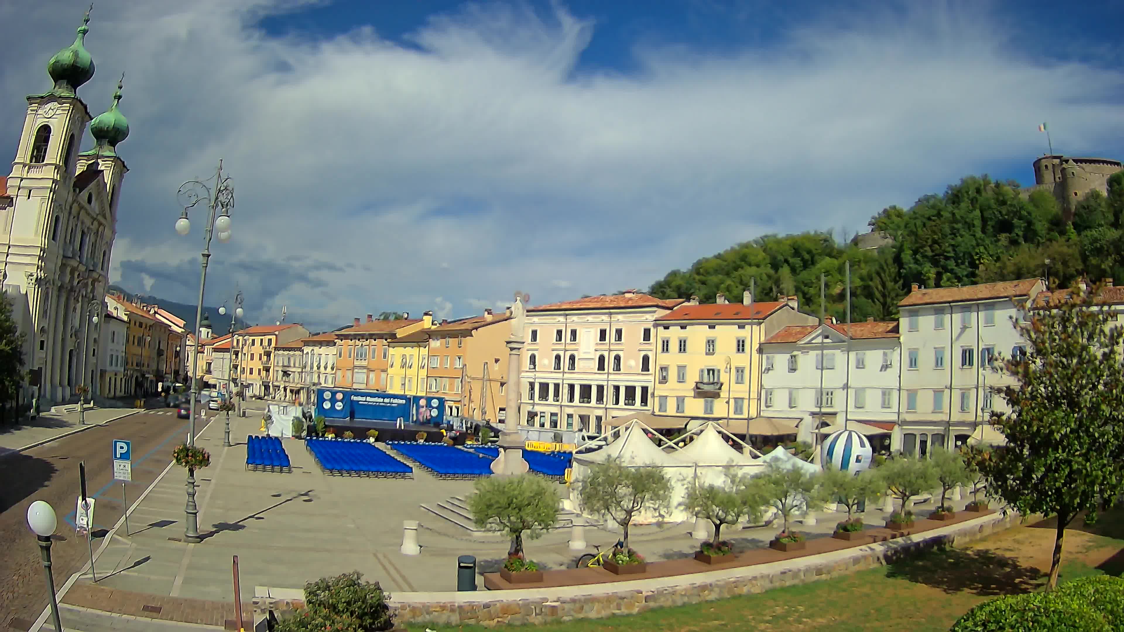 Kamera Gorica Travnik in cerkev sv. Ignacija