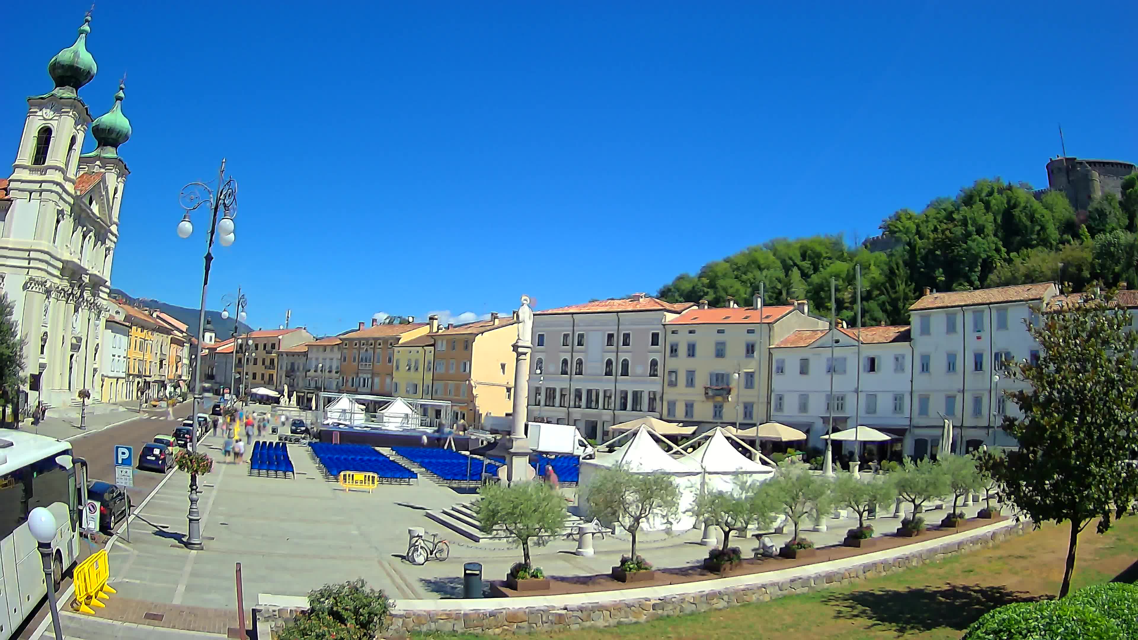 Gorizia Piazza della Vittoria e chiesa di S. Ignazio
