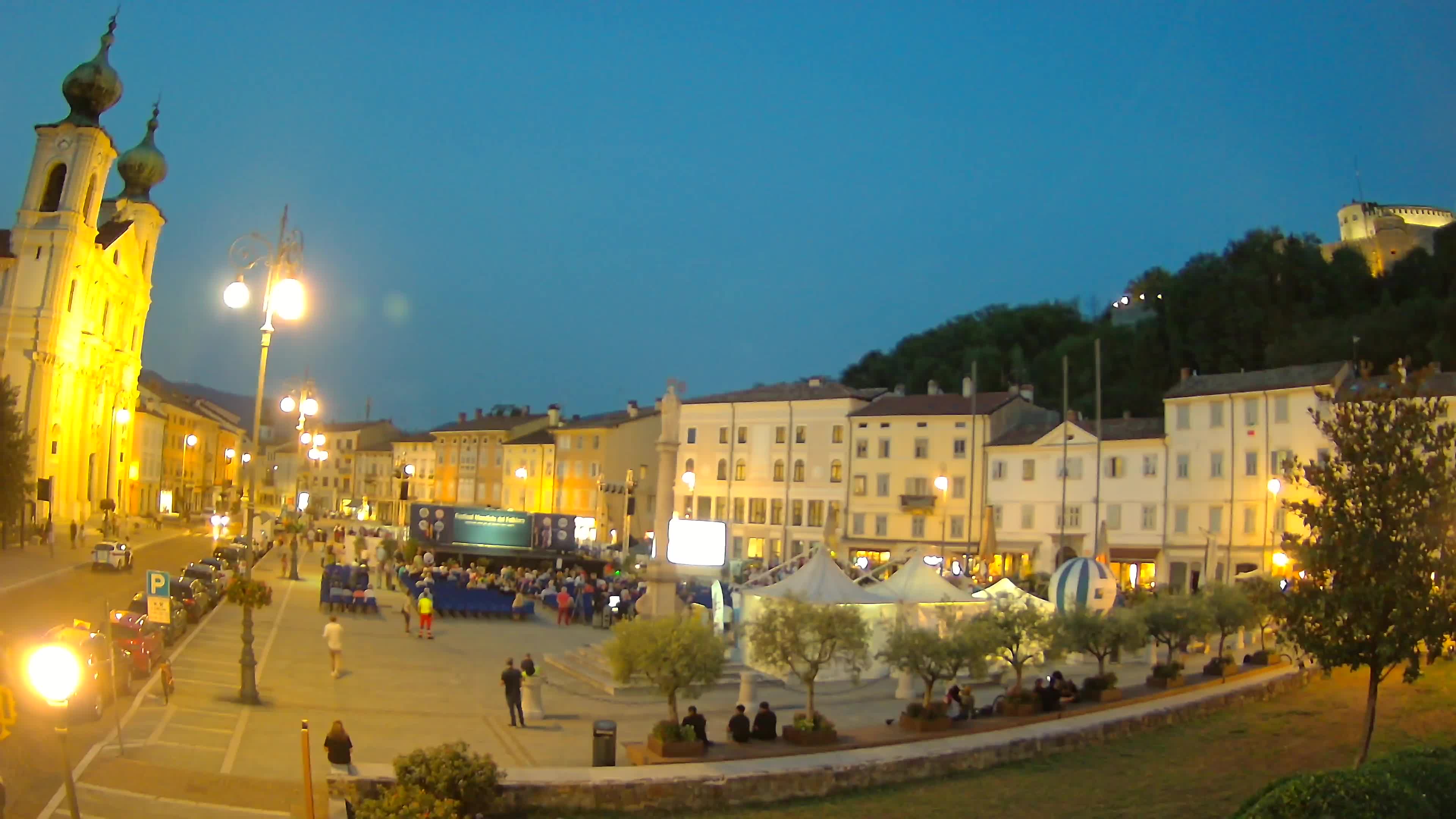 Gorizia Piazza della Vittoria e chiesa di S. Ignazio