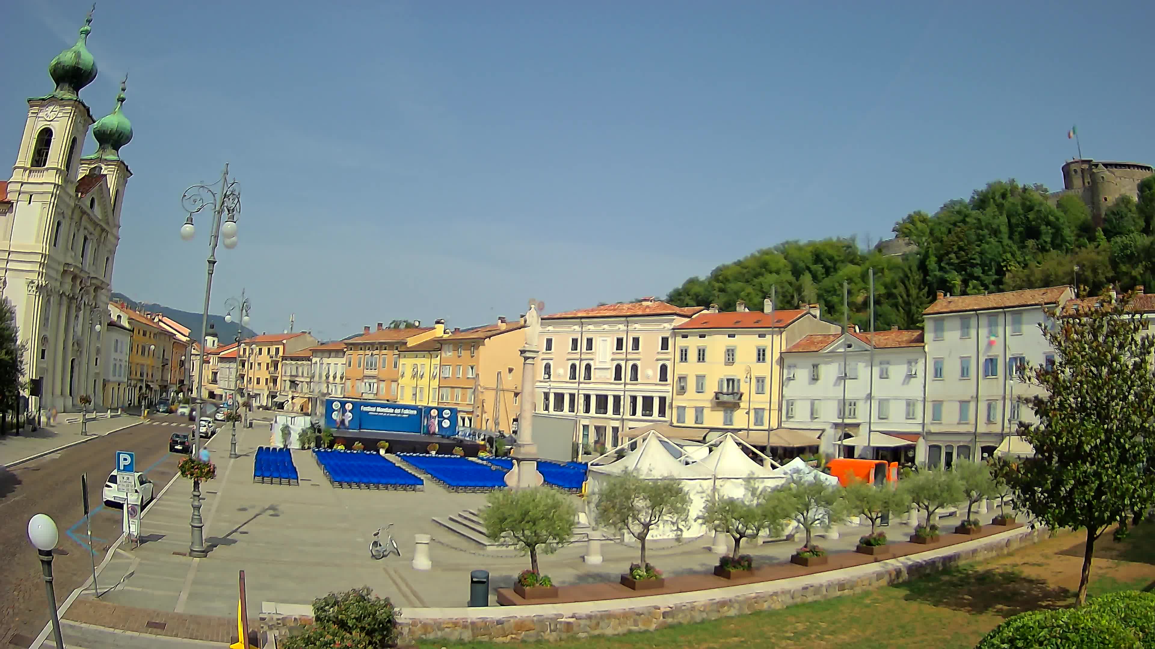 Kamera Gorica Travnik in cerkev sv. Ignacija