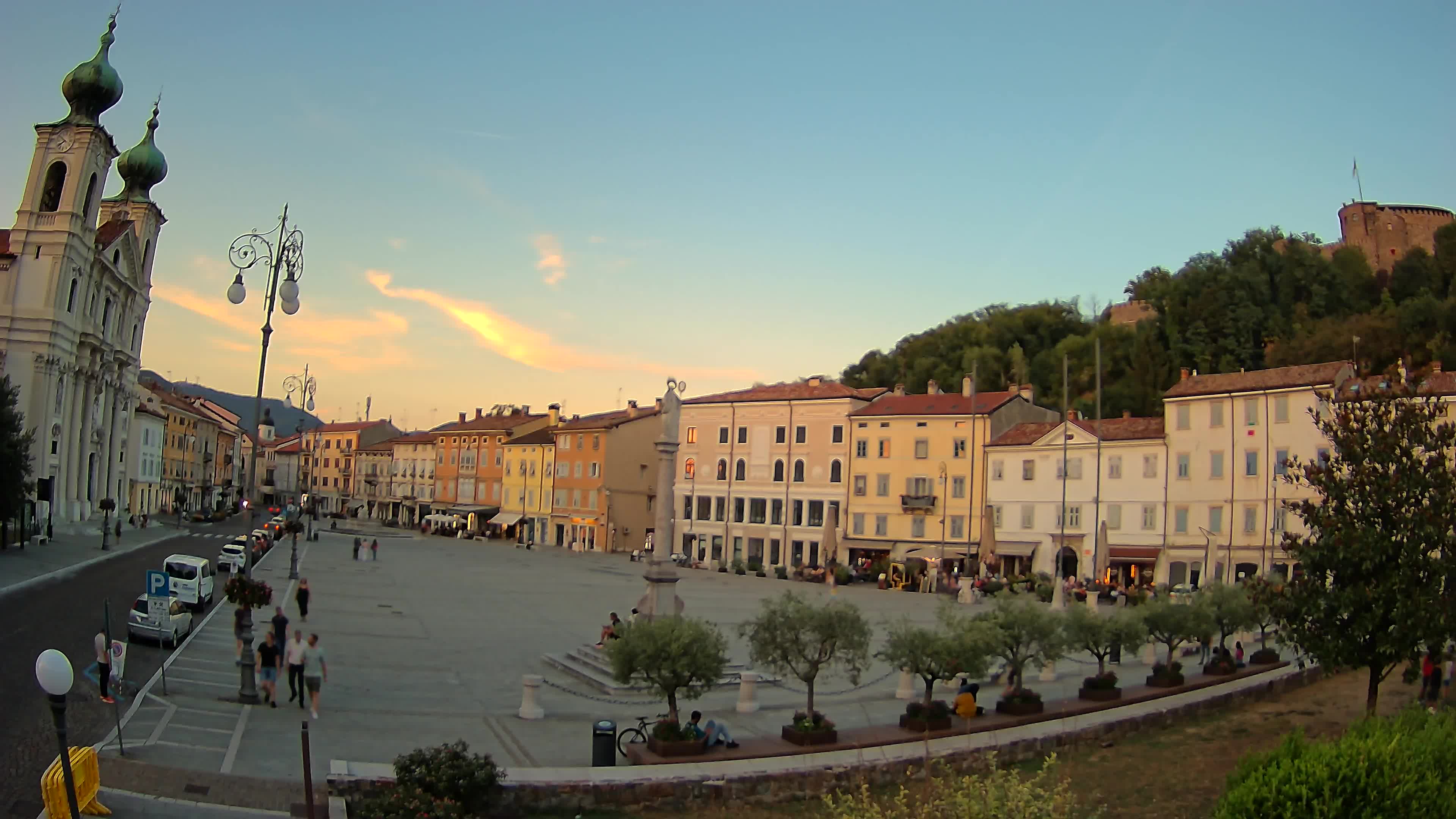 Gorizia – Plaza Vittoria – iglesia de San Pedro. Ignacio