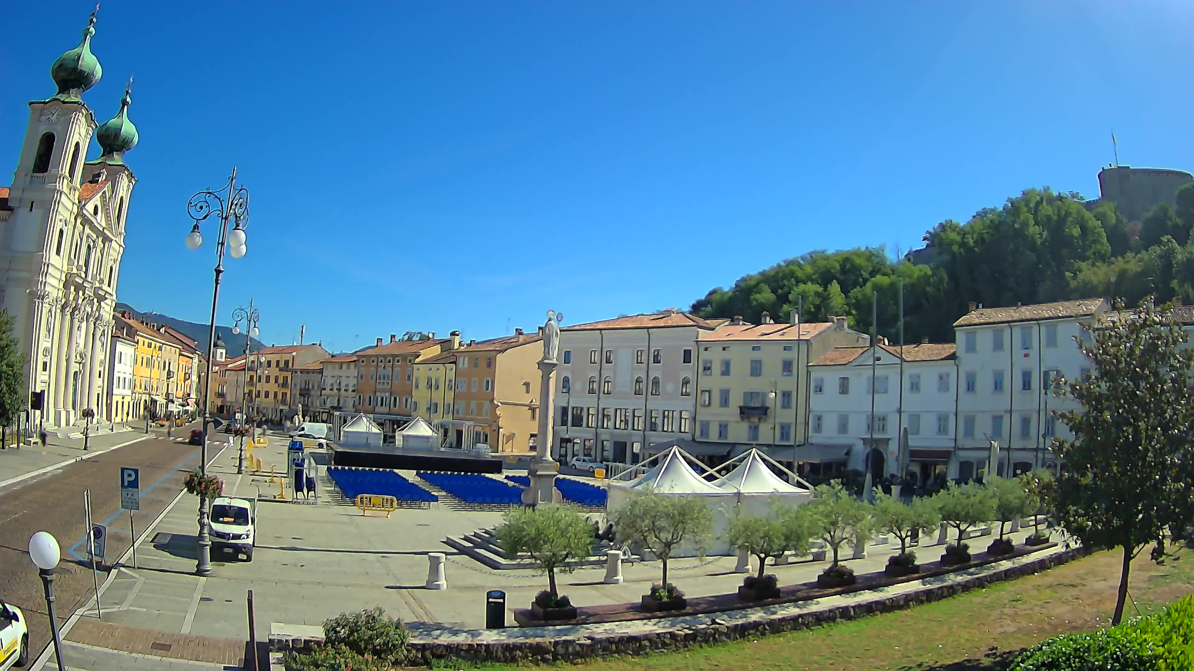 Gorizia Piazza della Vittoria e chiesa di S. Ignazio