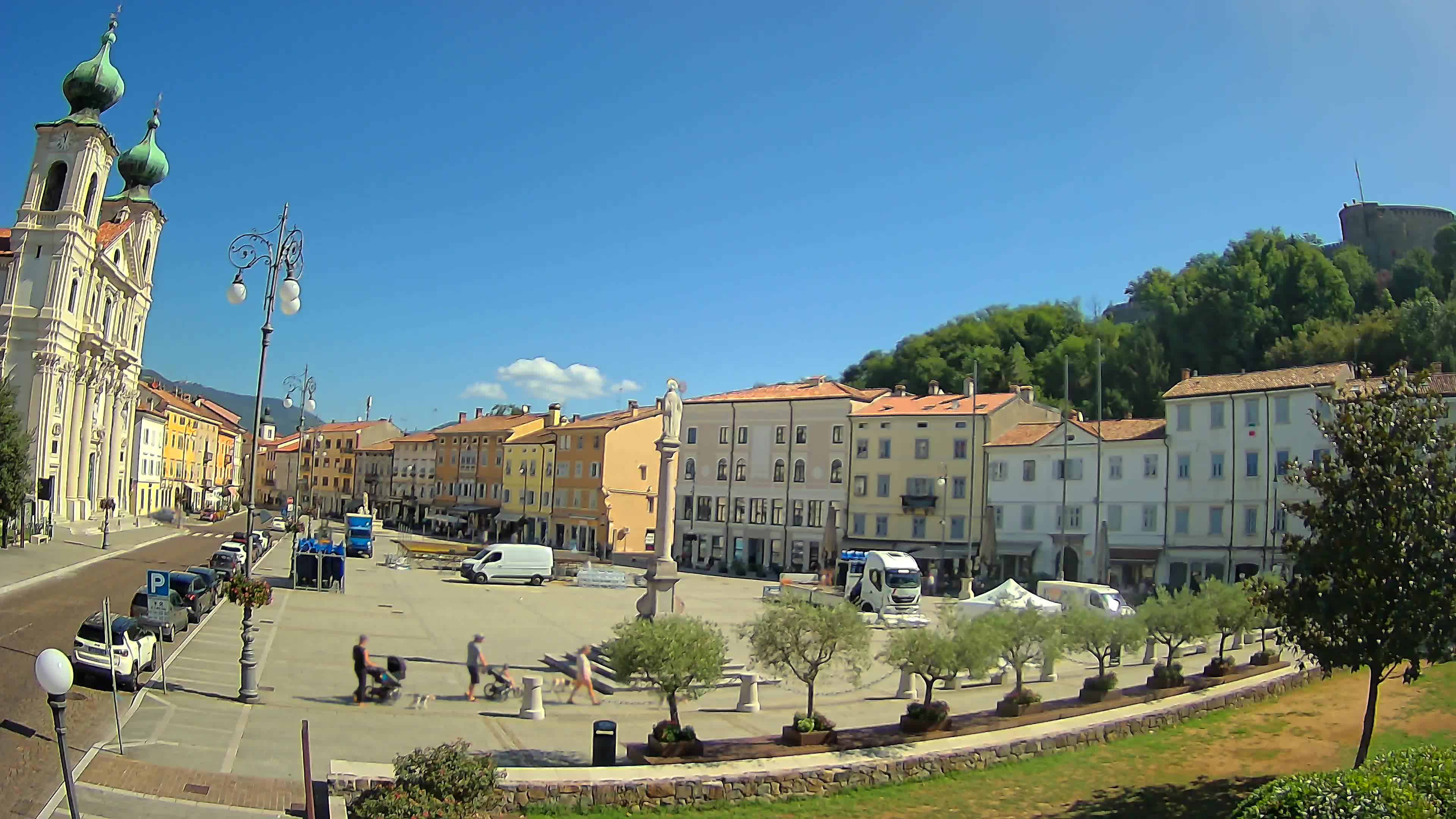 Gorizia Piazza della Vittoria e chiesa di S. Ignazio