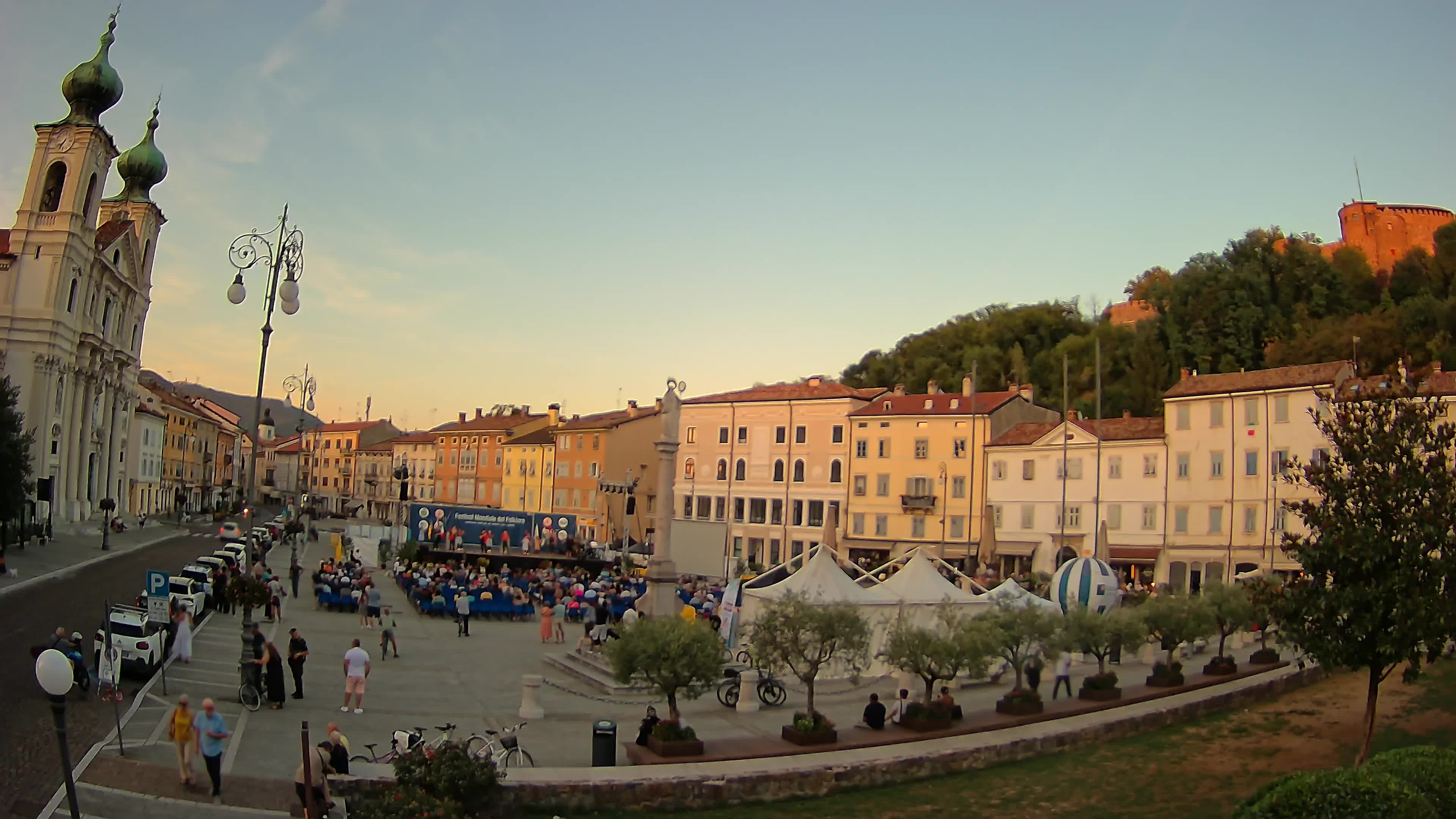 Gorizia Piazza della Vittoria e chiesa di S. Ignazio