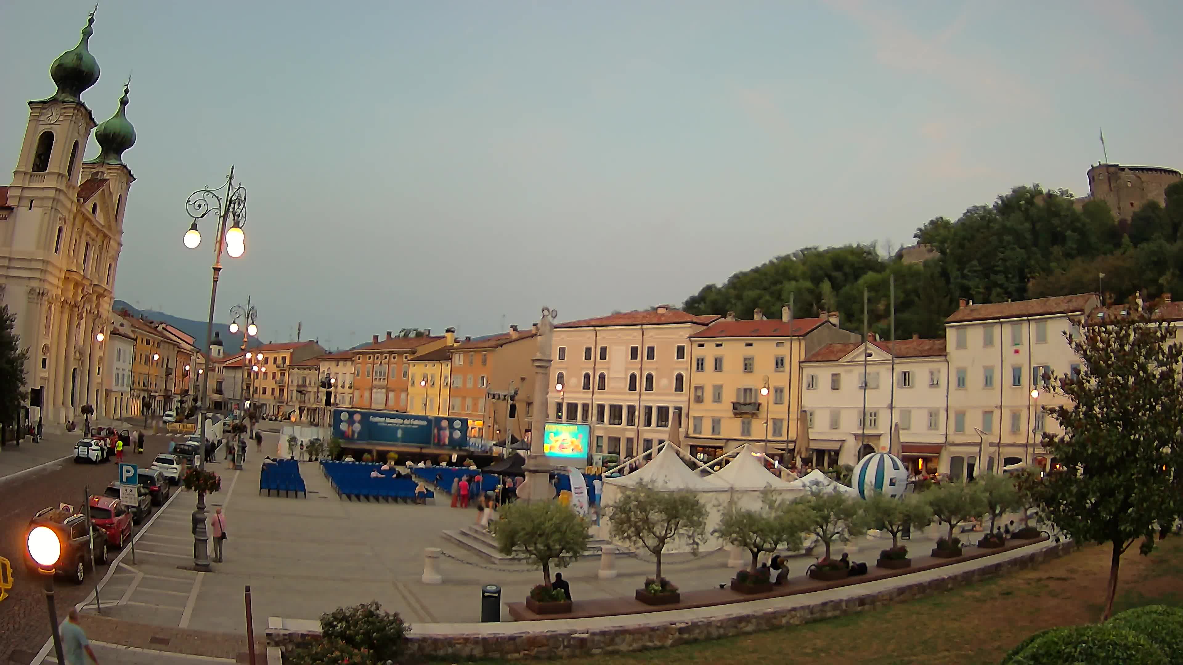 Gorizia Piazza della Vittoria e chiesa di S. Ignazio