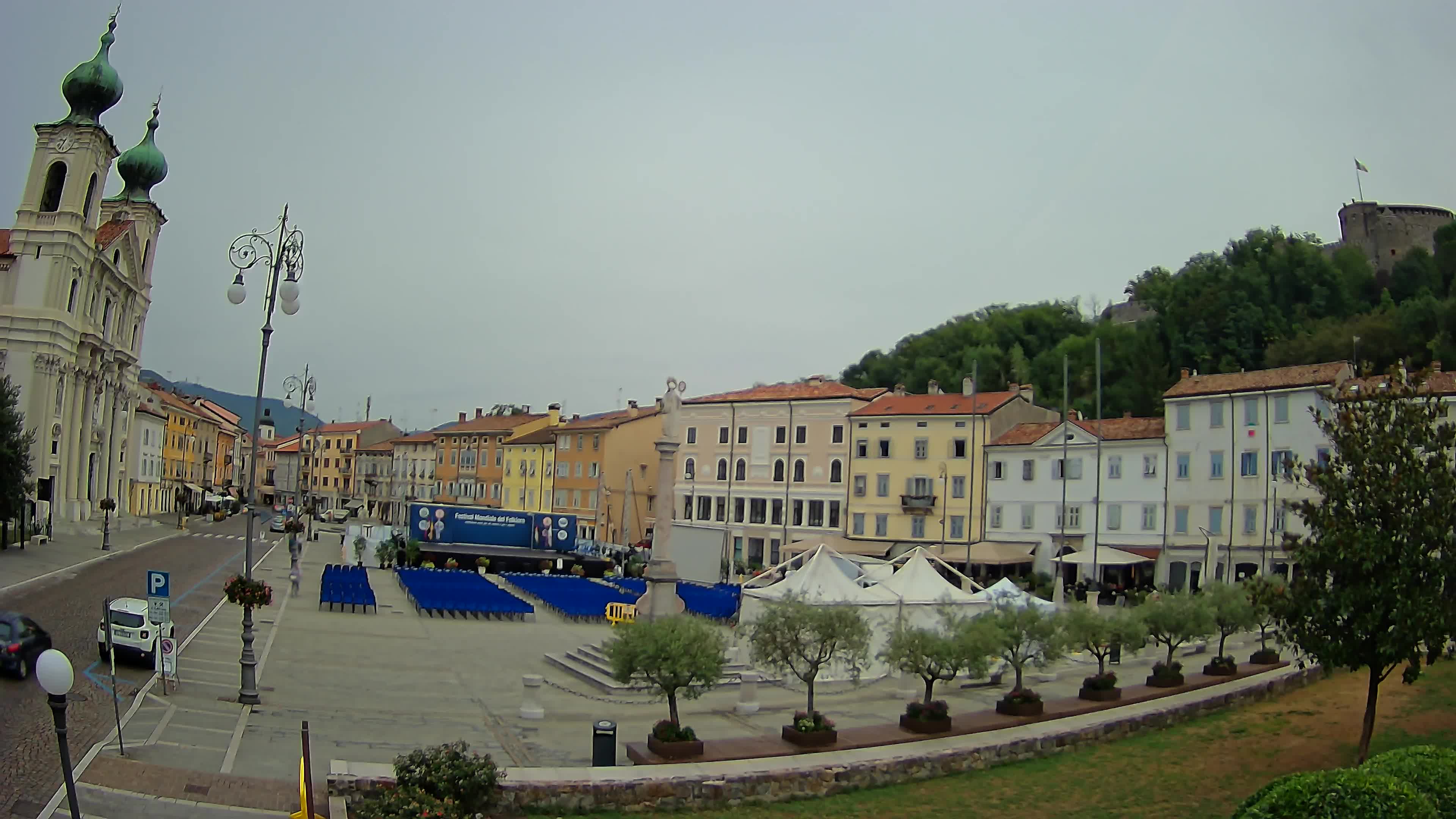 Gorizia Piazza della Vittoria e chiesa di S. Ignazio