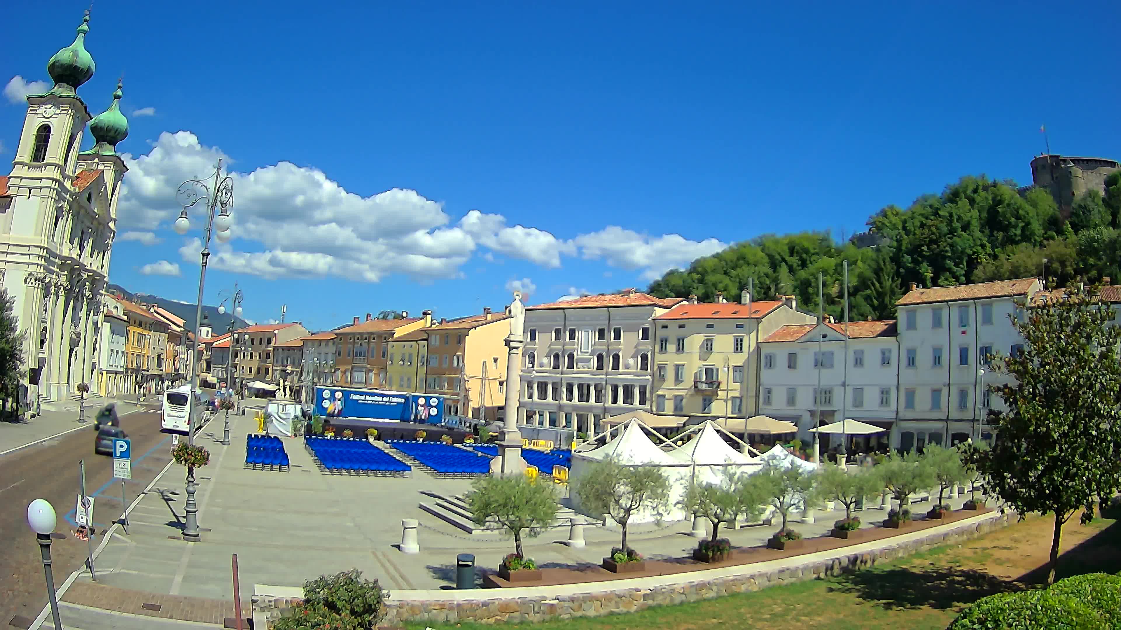 Gorizia Piazza della Vittoria e chiesa di S. Ignazio