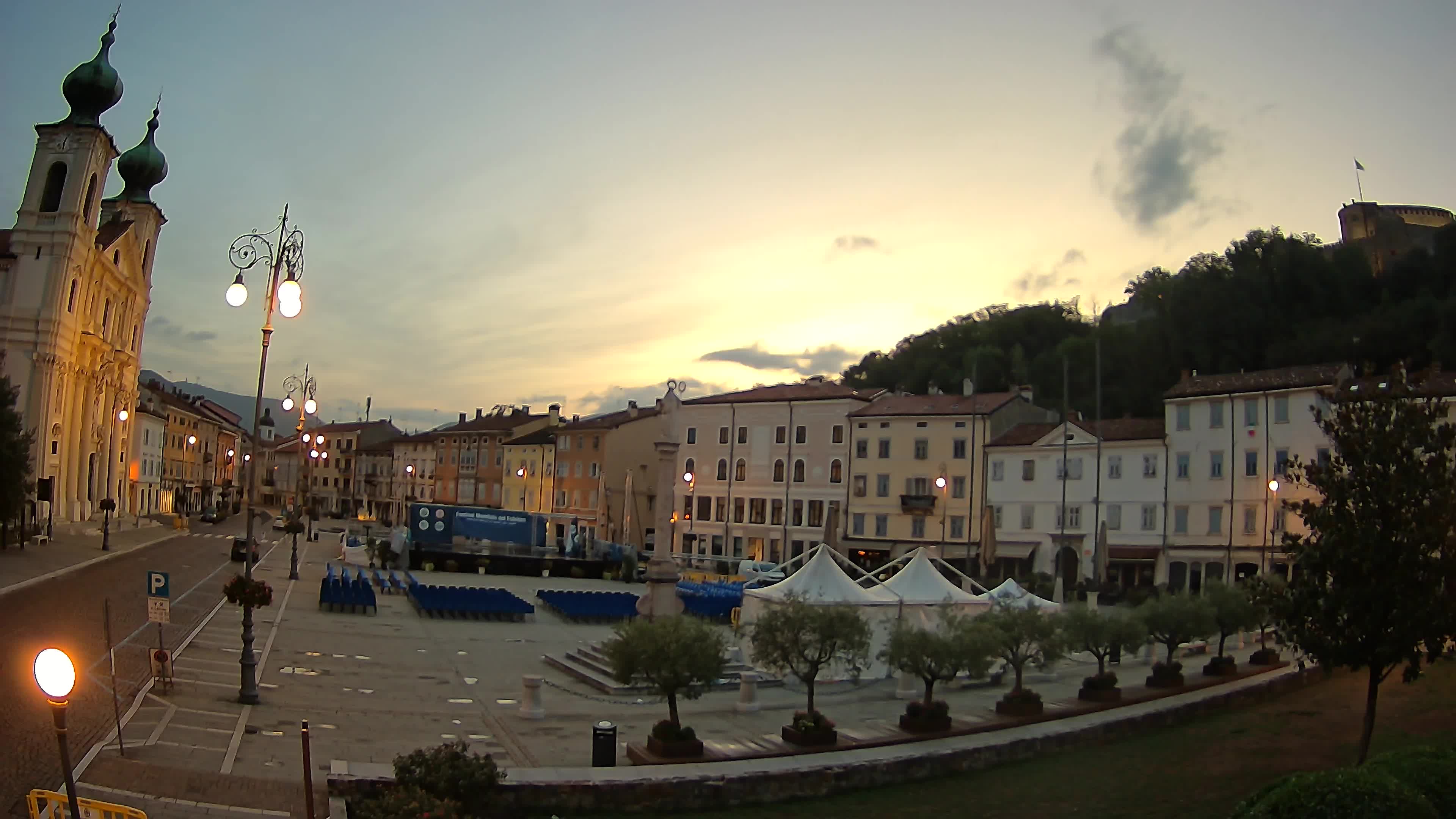 Gorizia Piazza della Vittoria e chiesa di S. Ignazio