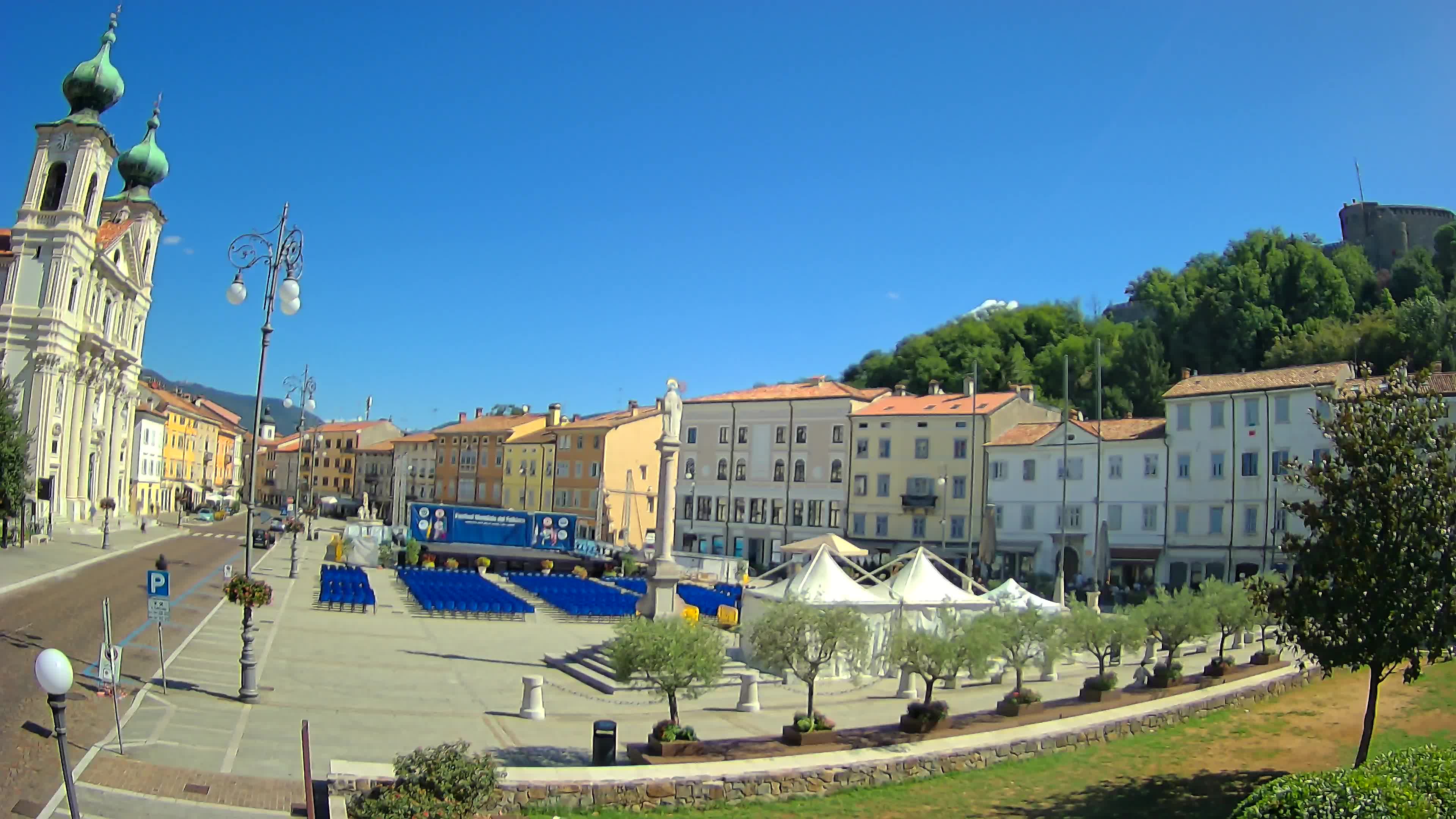 Gorizia Piazza della Vittoria e chiesa di S. Ignazio