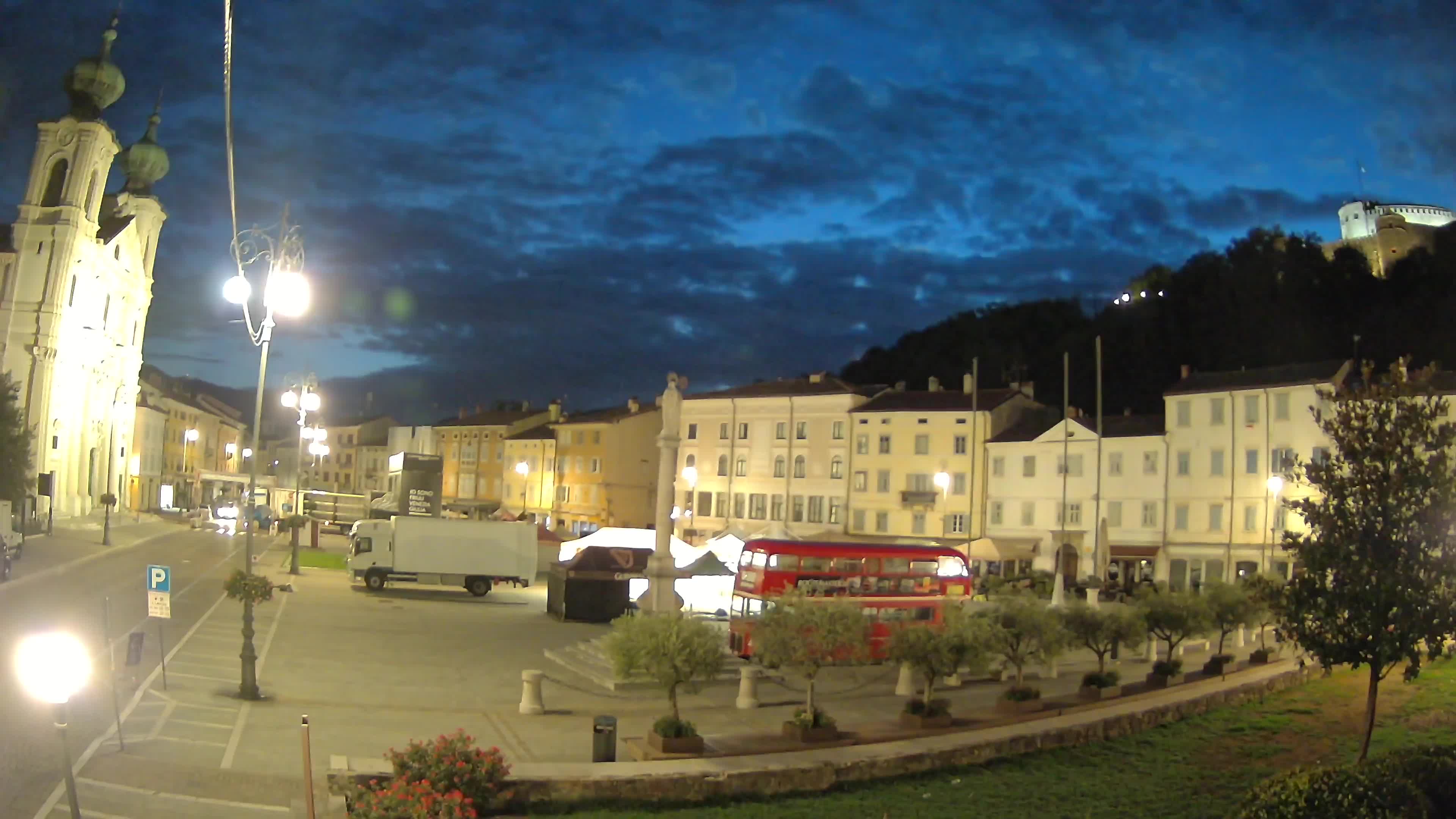 Gorizia Piazza della Vittoria e chiesa di S. Ignazio