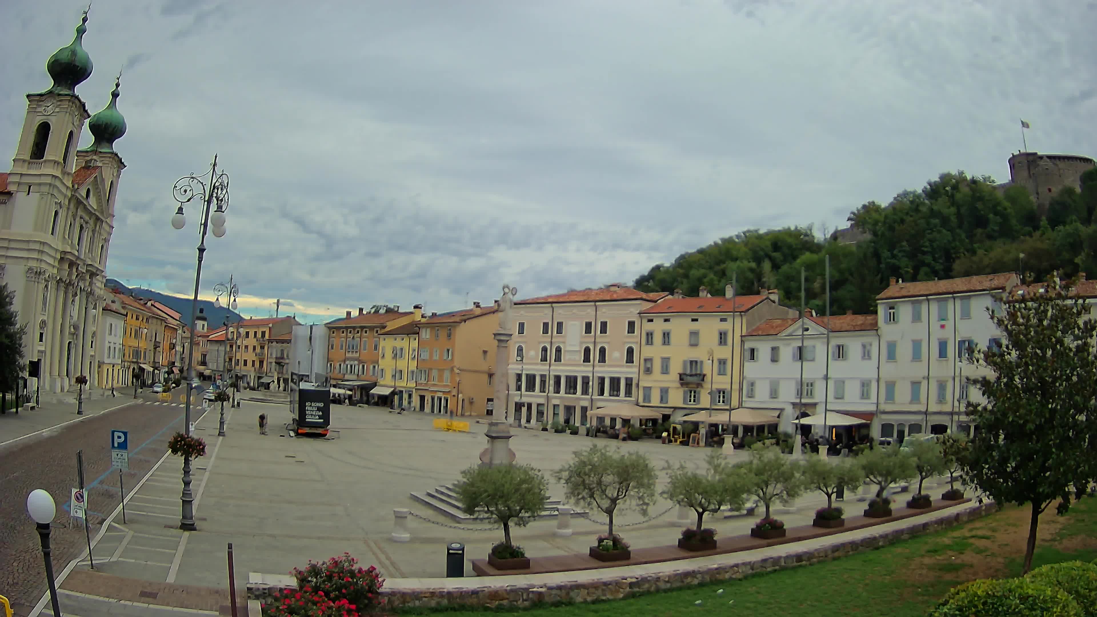 Gorizia Piazza della Vittoria e chiesa di S. Ignazio