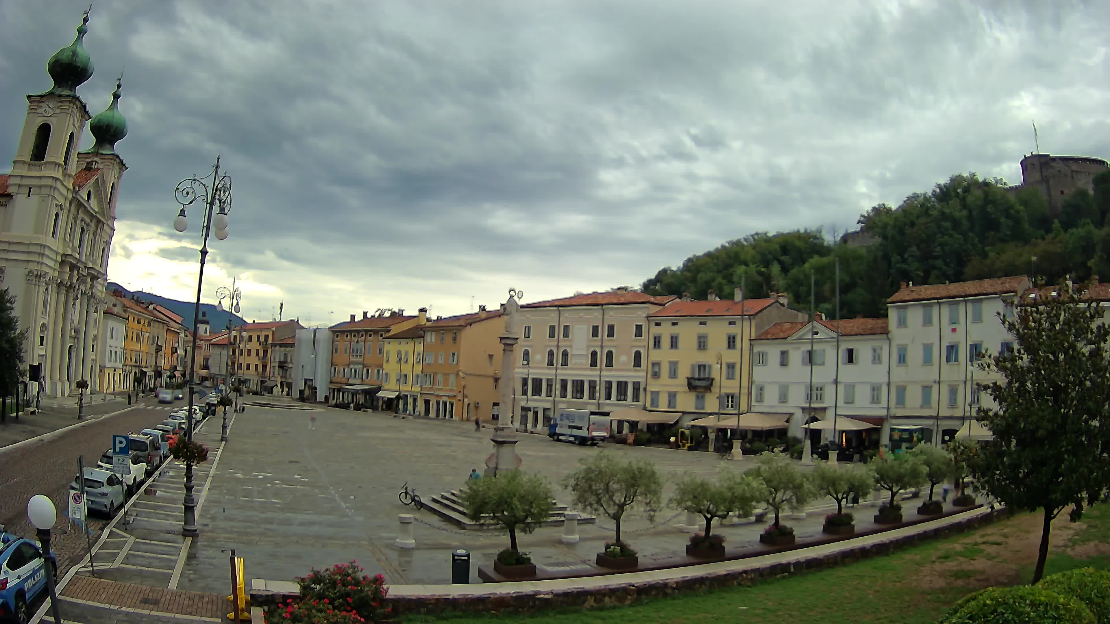 Gorizia Piazza della Vittoria e chiesa di S. Ignazio