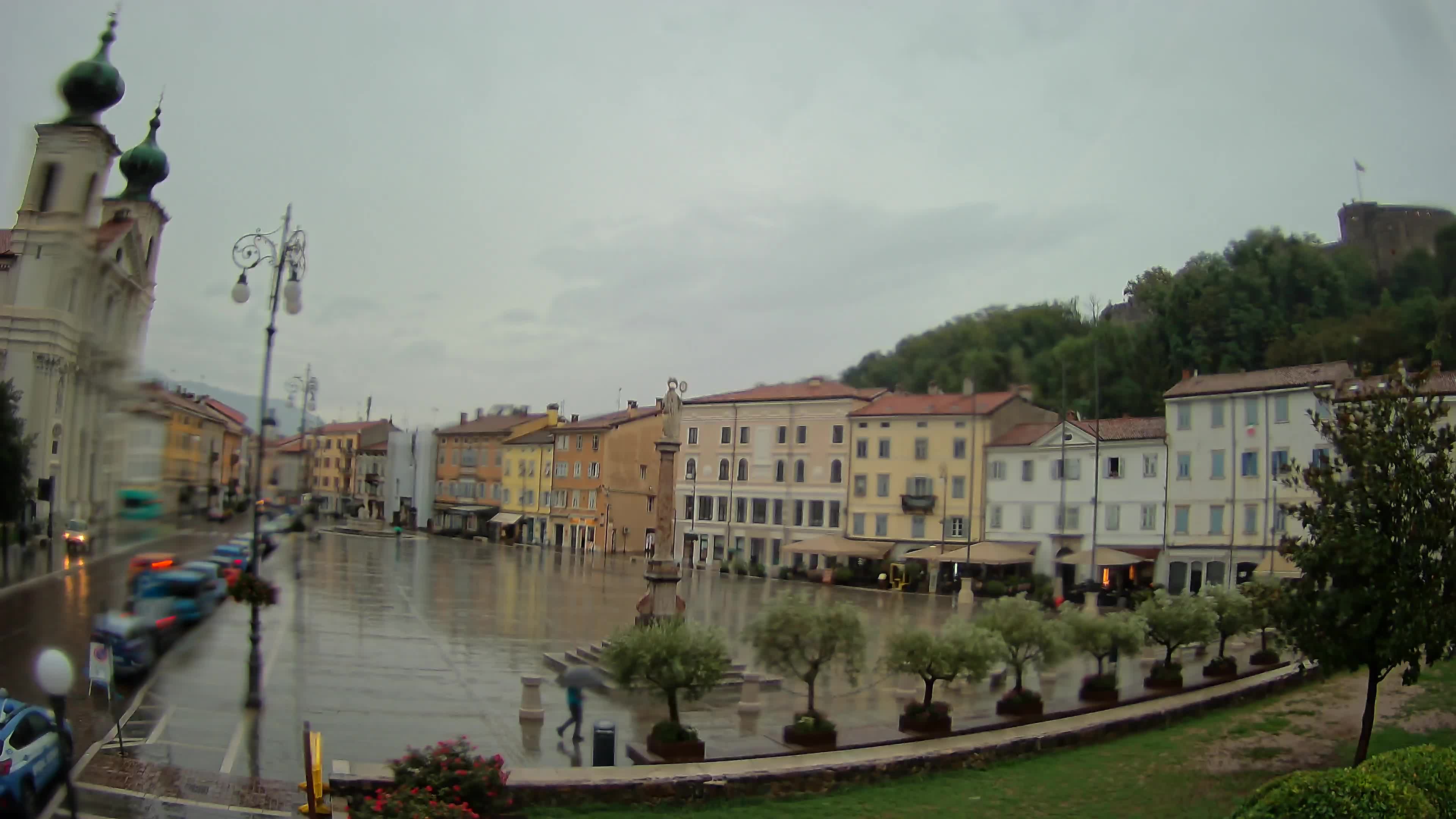 Gorizia Piazza della Vittoria e chiesa di S. Ignazio