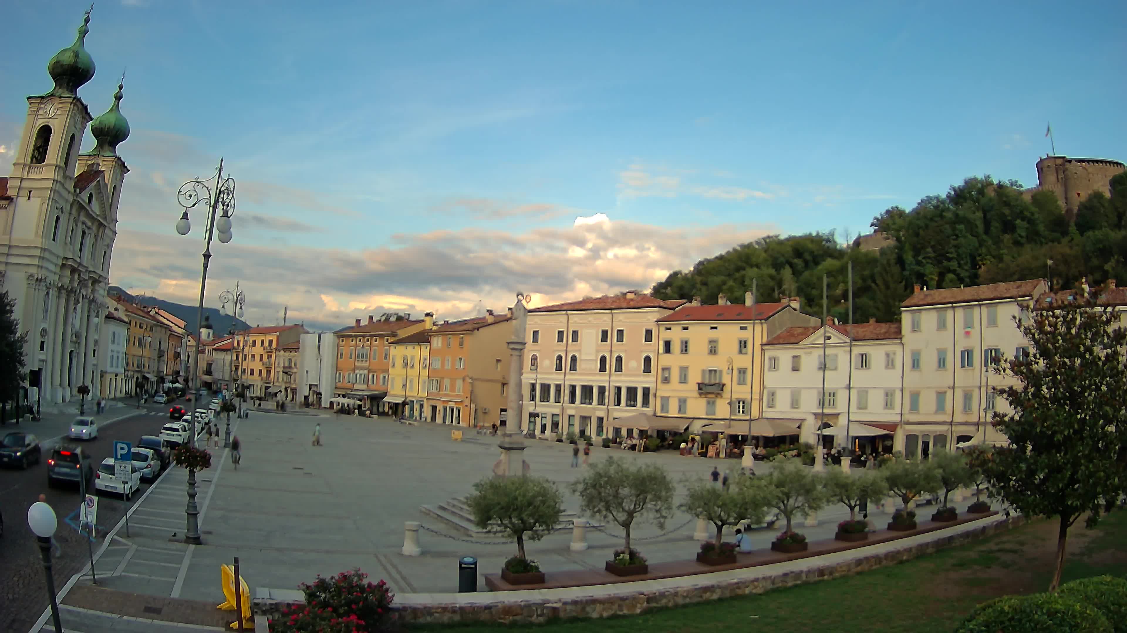 Gorizia Piazza della Vittoria e chiesa di S. Ignazio