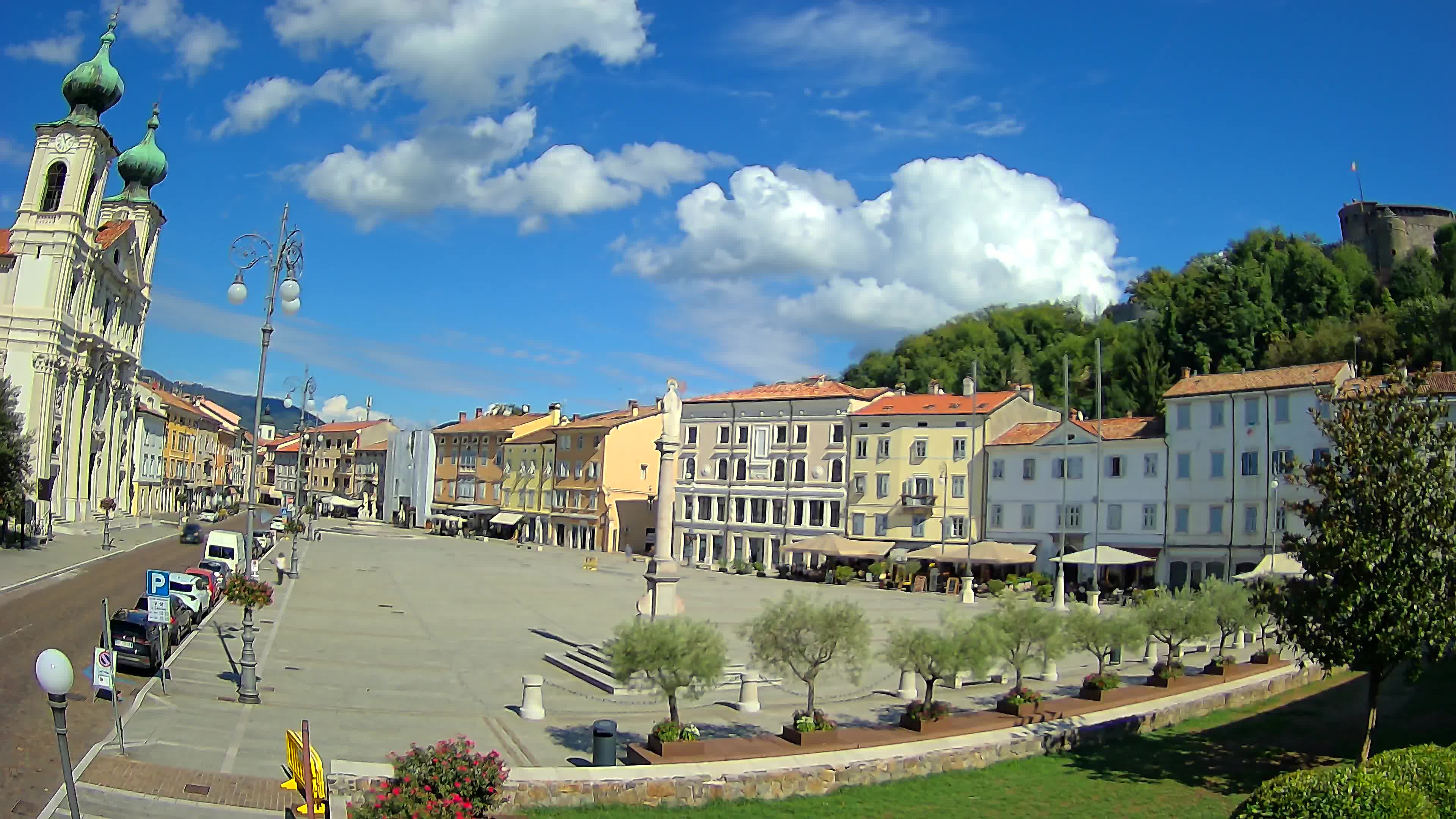 Gorizia Piazza della Vittoria e chiesa di S. Ignazio