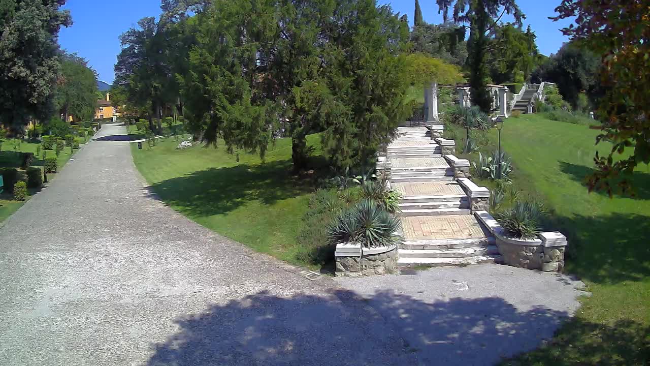 Parco Coronini-Cronberg Live Webcam – Green Oasis
