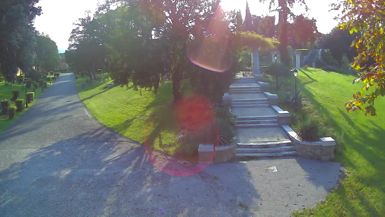 Parco Coronini-Cronberg Live Webcam – Green Oasis