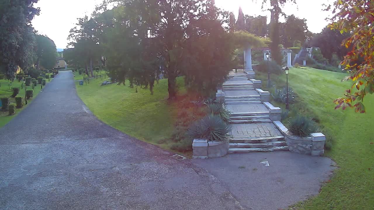 Parco Coronini-Cronberg Live Webcam – Green Oasis