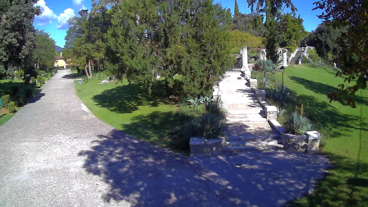 Parco Coronini-Cronberg Live Webcam – Green Oasis