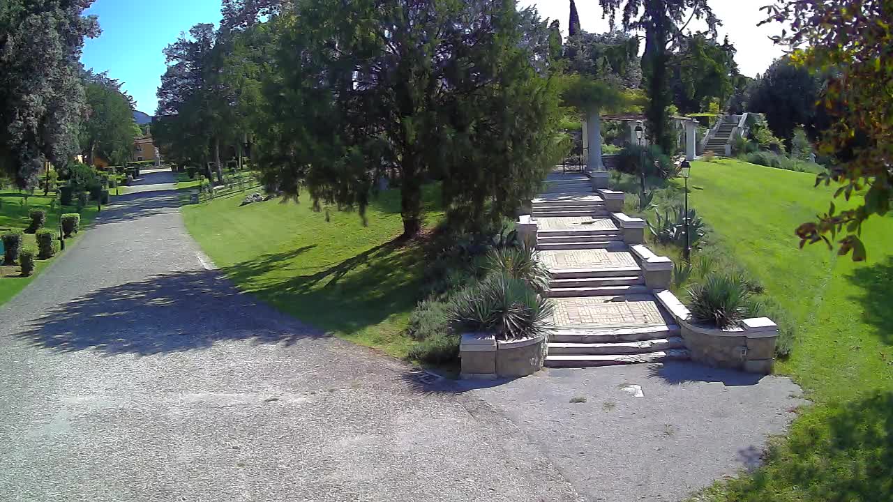 Parco Coronini-Cronberg Live Webcam – Green Oasis