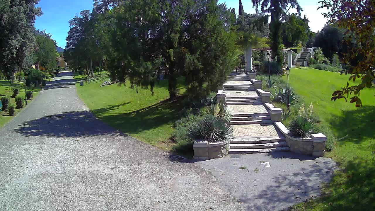 Parco Coronini-Cronberg Live Webcam – Green Oasis