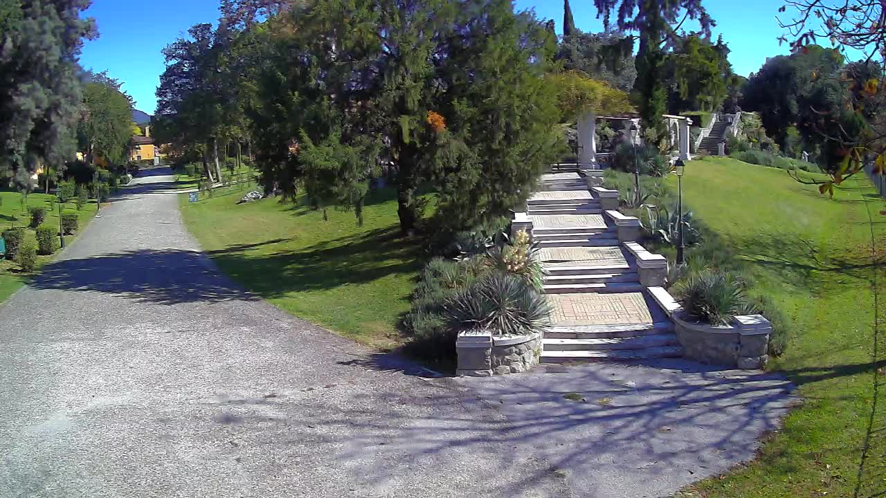 Parco Coronini-Cronberg Live Webcam – Green Oasis