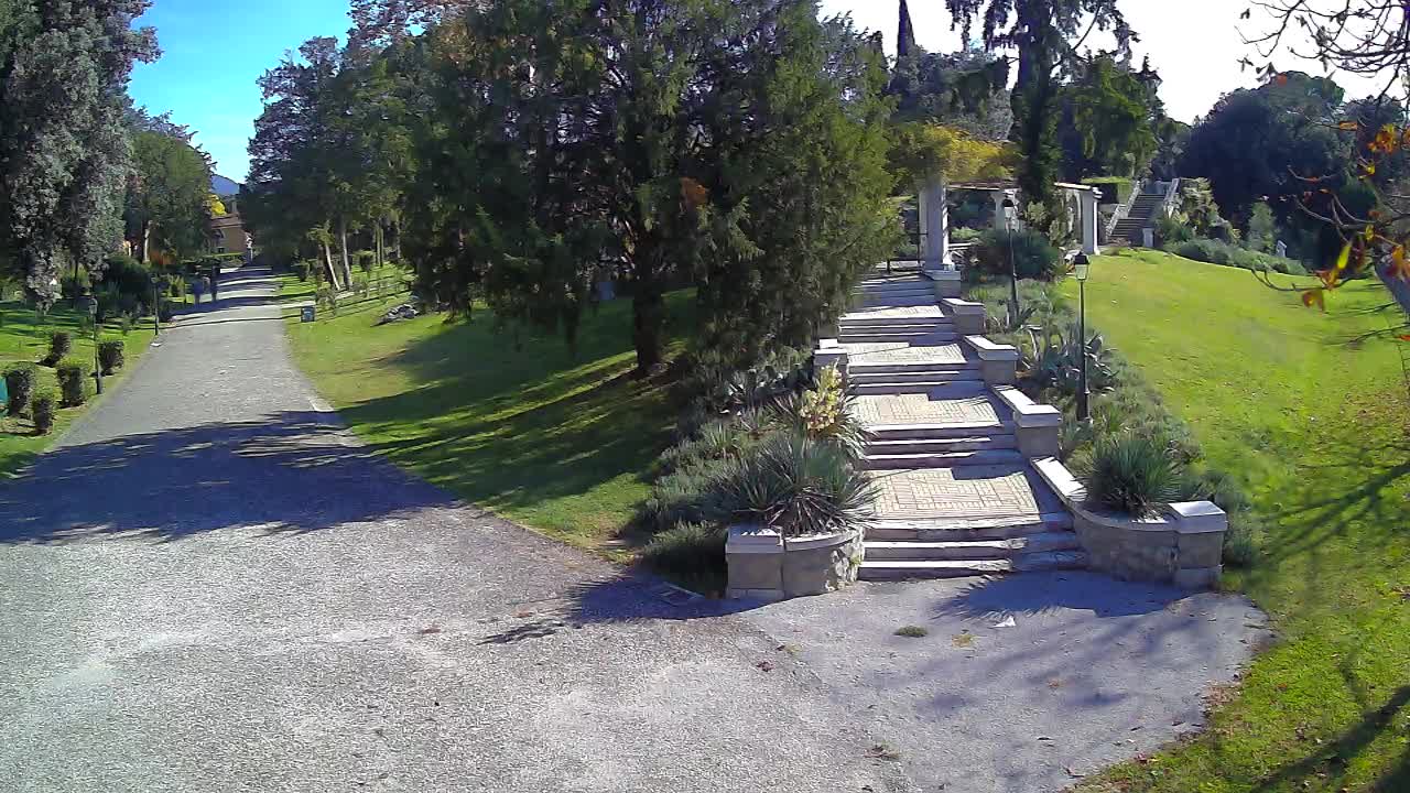 Parco Coronini-Cronberg Live Webcam – Green Oasis