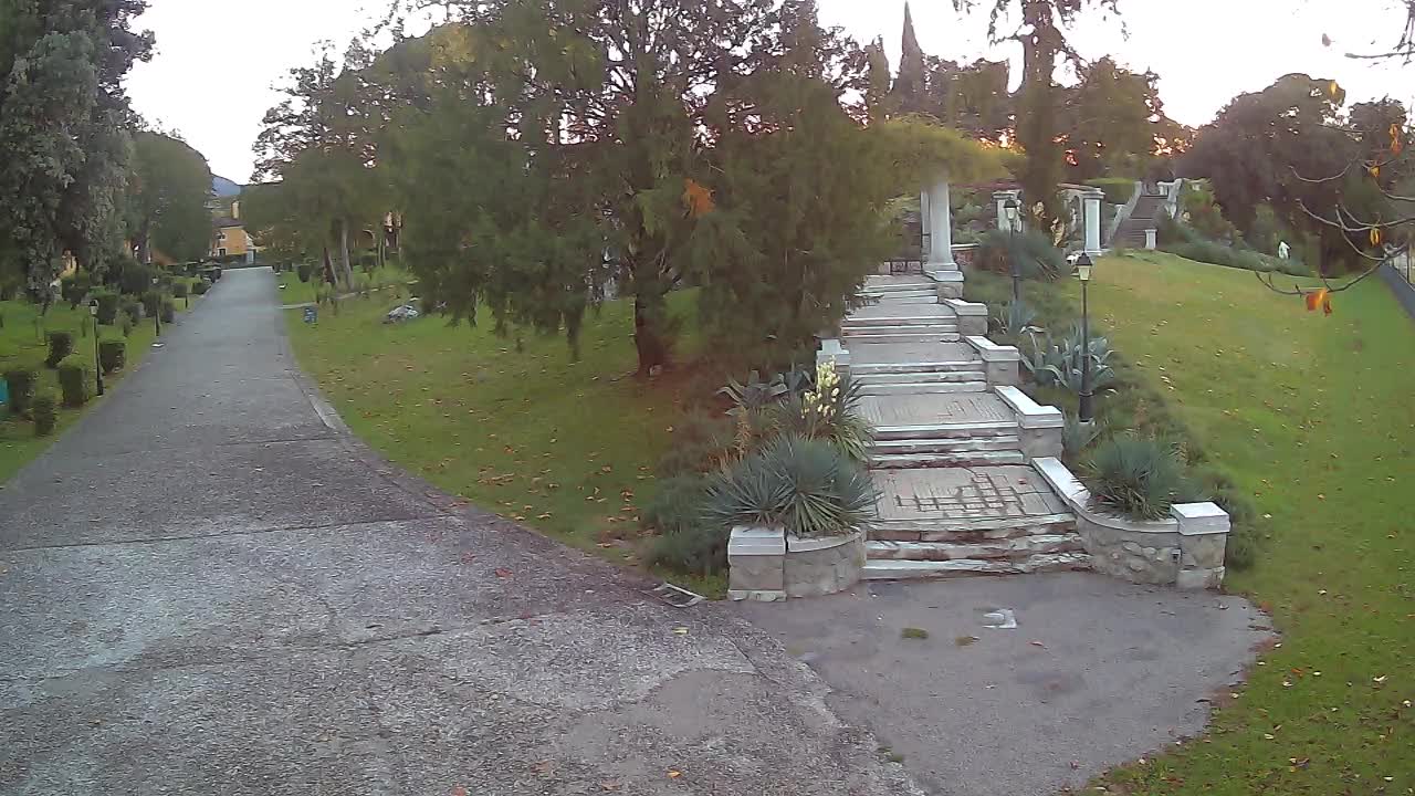 Parco Coronini-Cronberg Live Webcam – Green Oasis