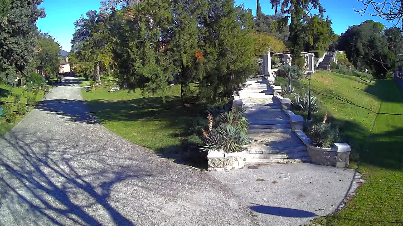 Parco Coronini-Cronberg Live Webcam – Green Oasis