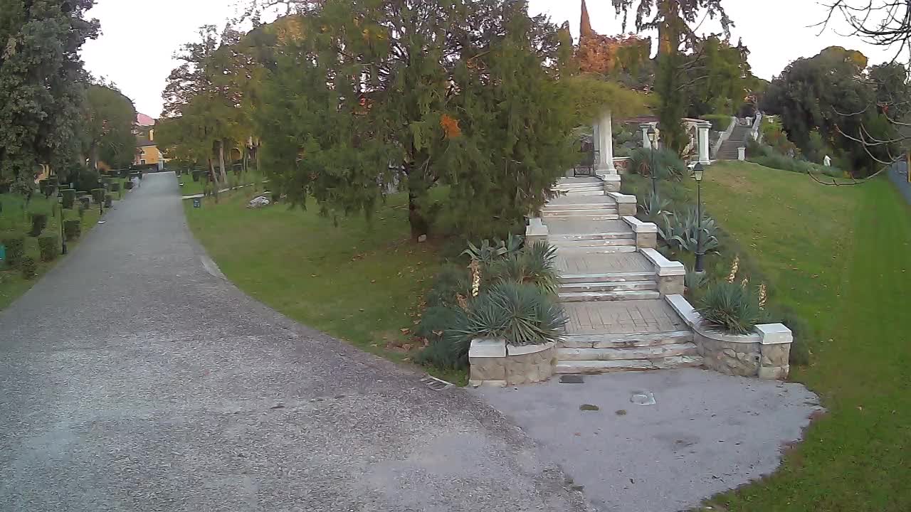 Parco Coronini-Cronberg Live Webcam – Green Oasis