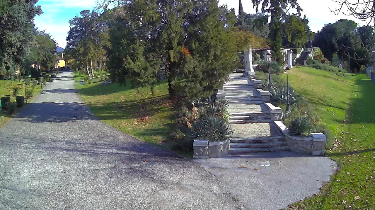Parco Coronini-Cronberg Live Webcam – Green Oasis