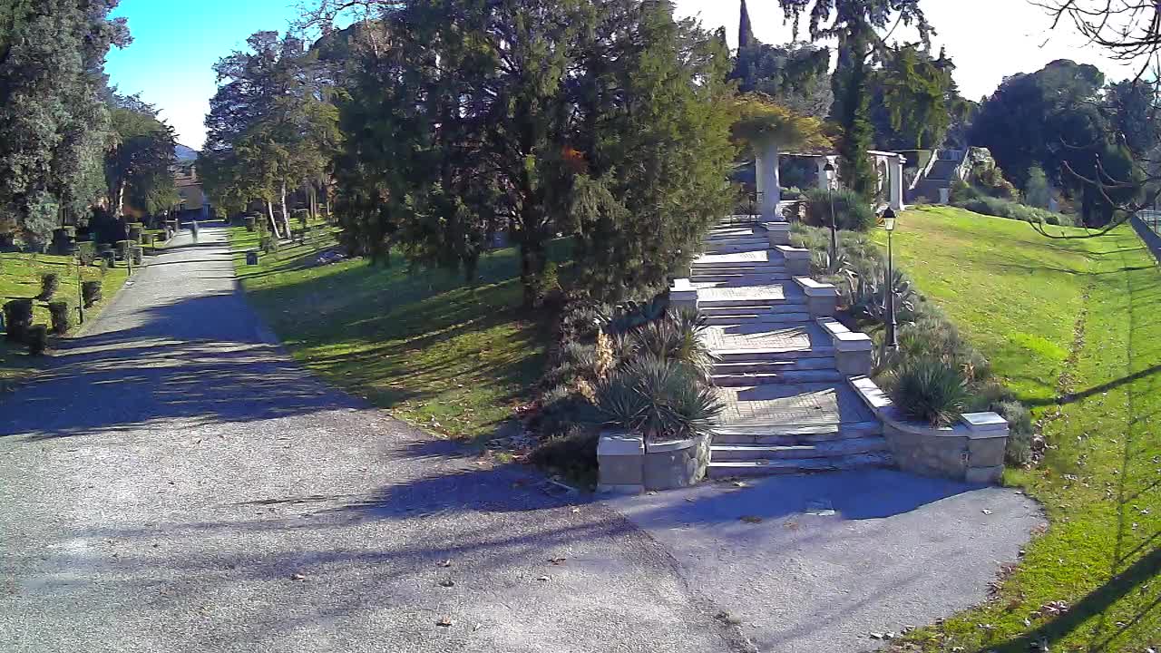 Parco Coronini-Cronberg Live Webcam – Green Oasis