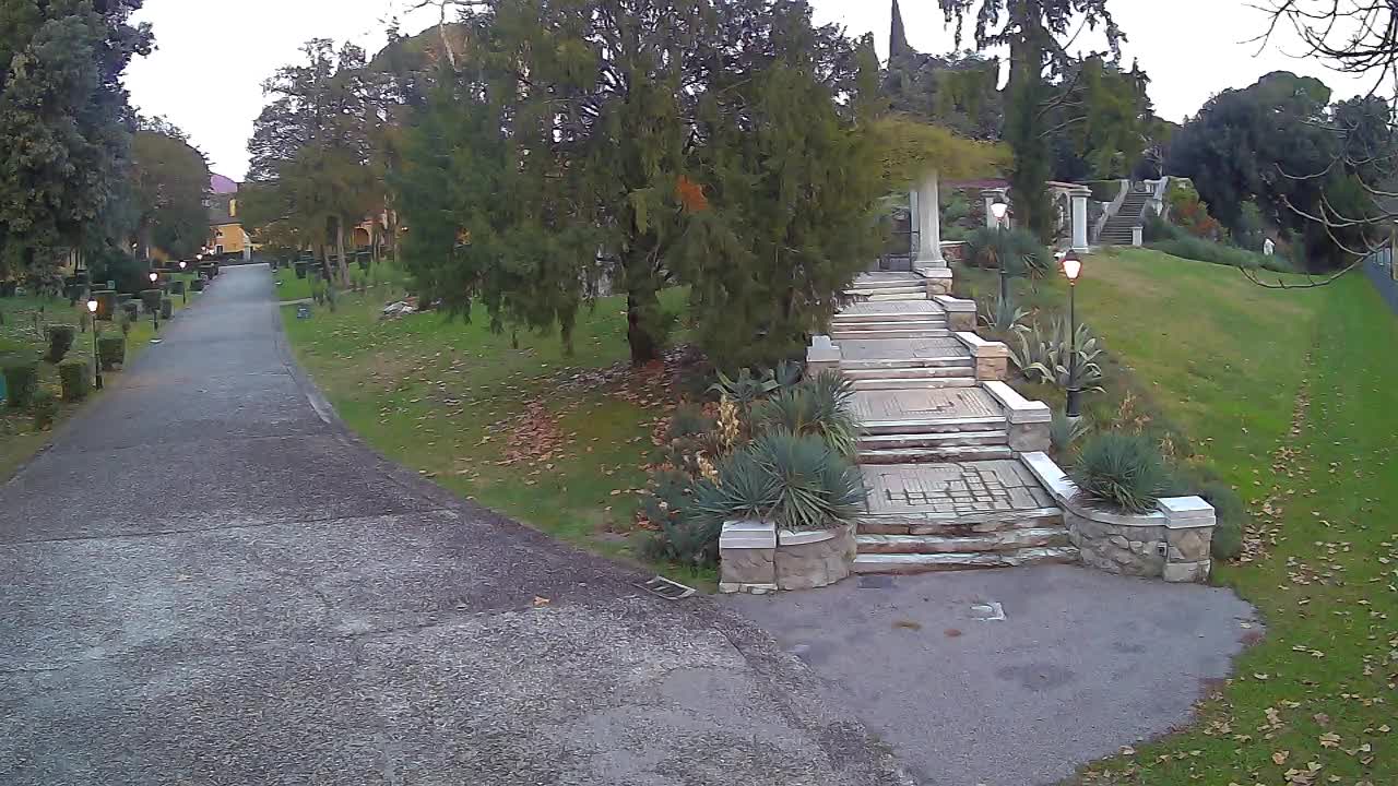 Parco Coronini-Cronberg Live Webcam – Green Oasis