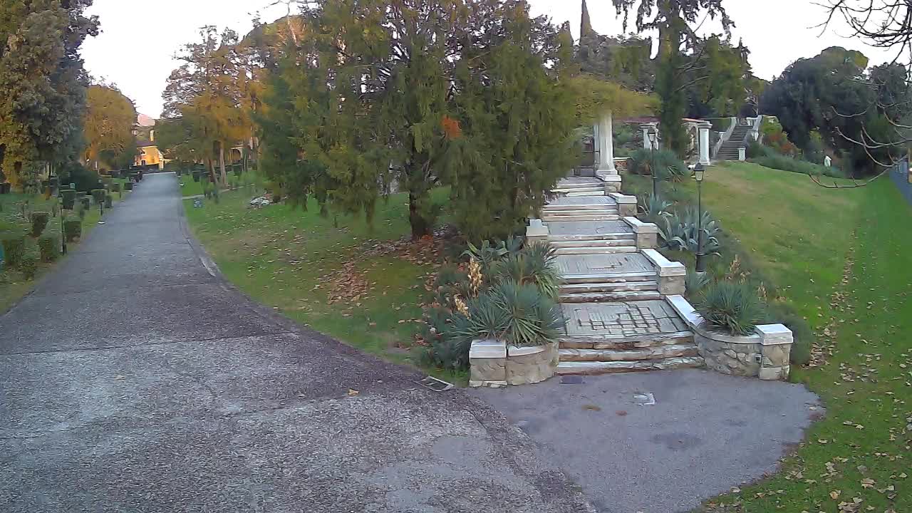 Parco Coronini-Cronberg Live Webcam – Green Oasis
