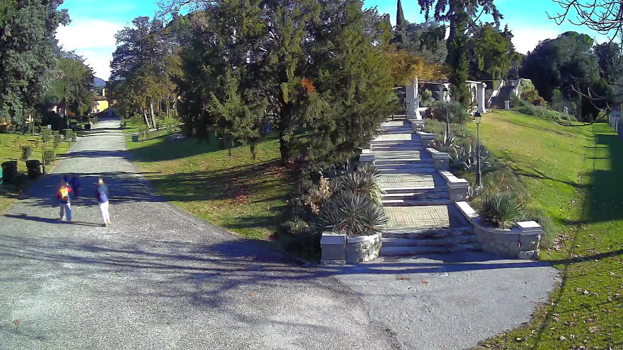 Parco Coronini-Cronberg Live Webcam – Green Oasis